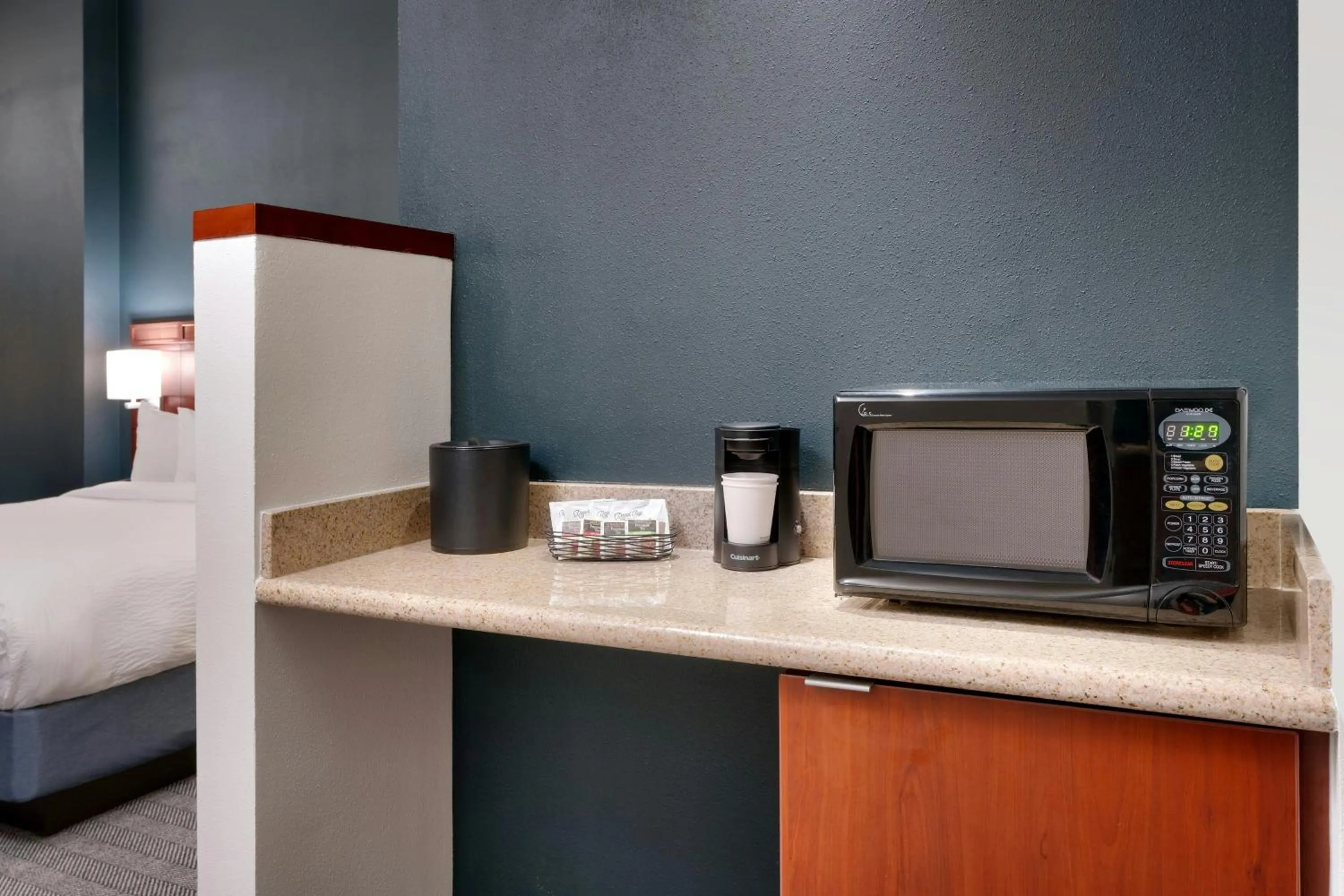 Lounge or bar, Bed in Courtyard Lincoln Downtown