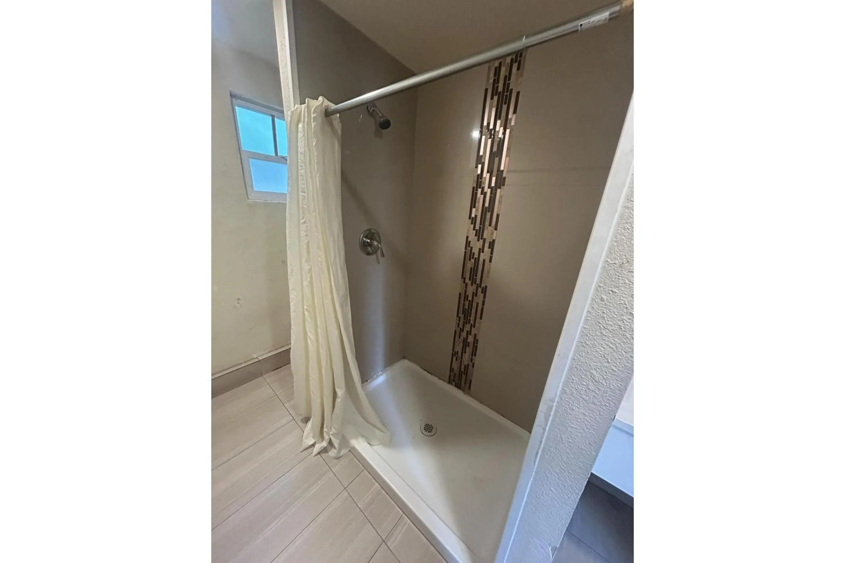 Bathroom in Del Rancho Motel By Townhouse Portland OR Hwy 205