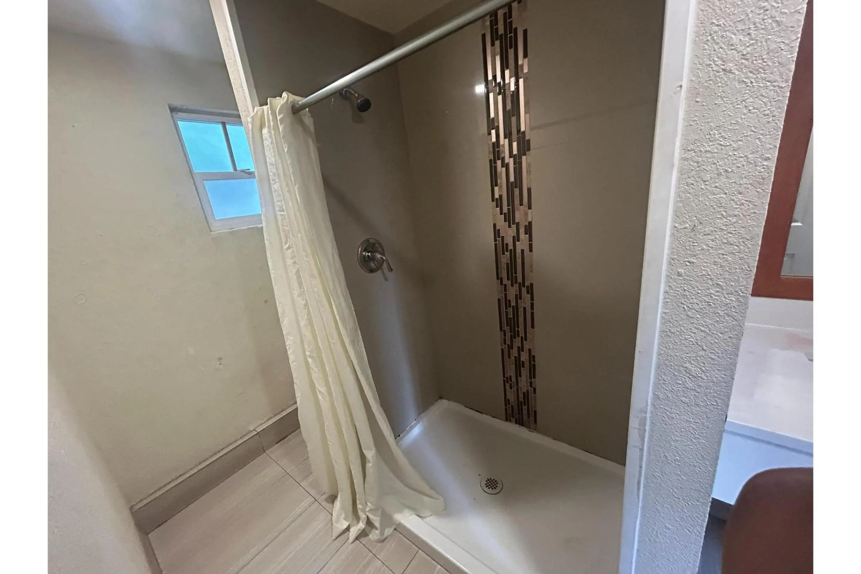 Bathroom in Del Rancho Motel By Townhouse Portland OR Hwy 205