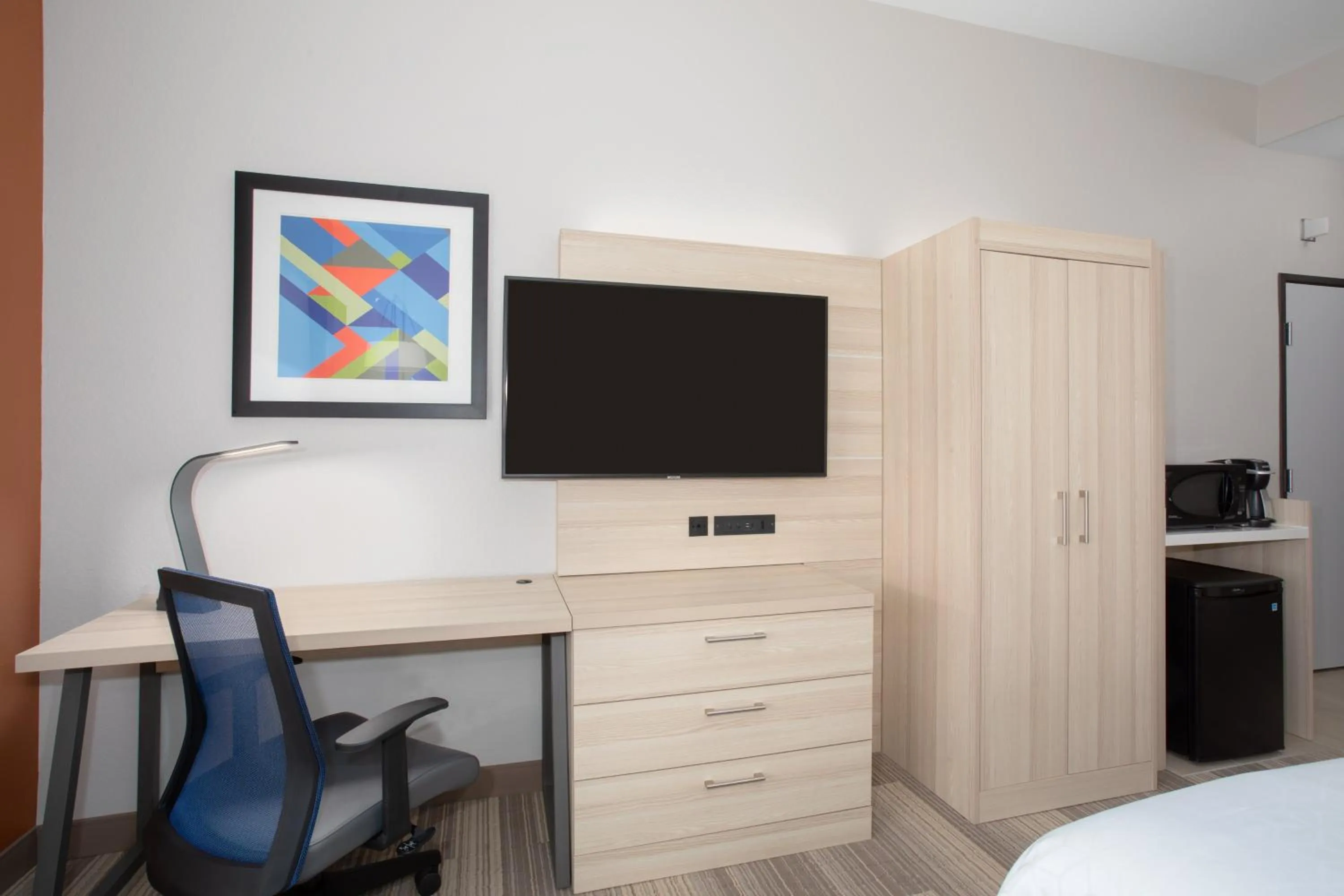 Photo of the whole room, Bed in Holiday Inn Express & Suites Phoenix Glendale Dist by IHG