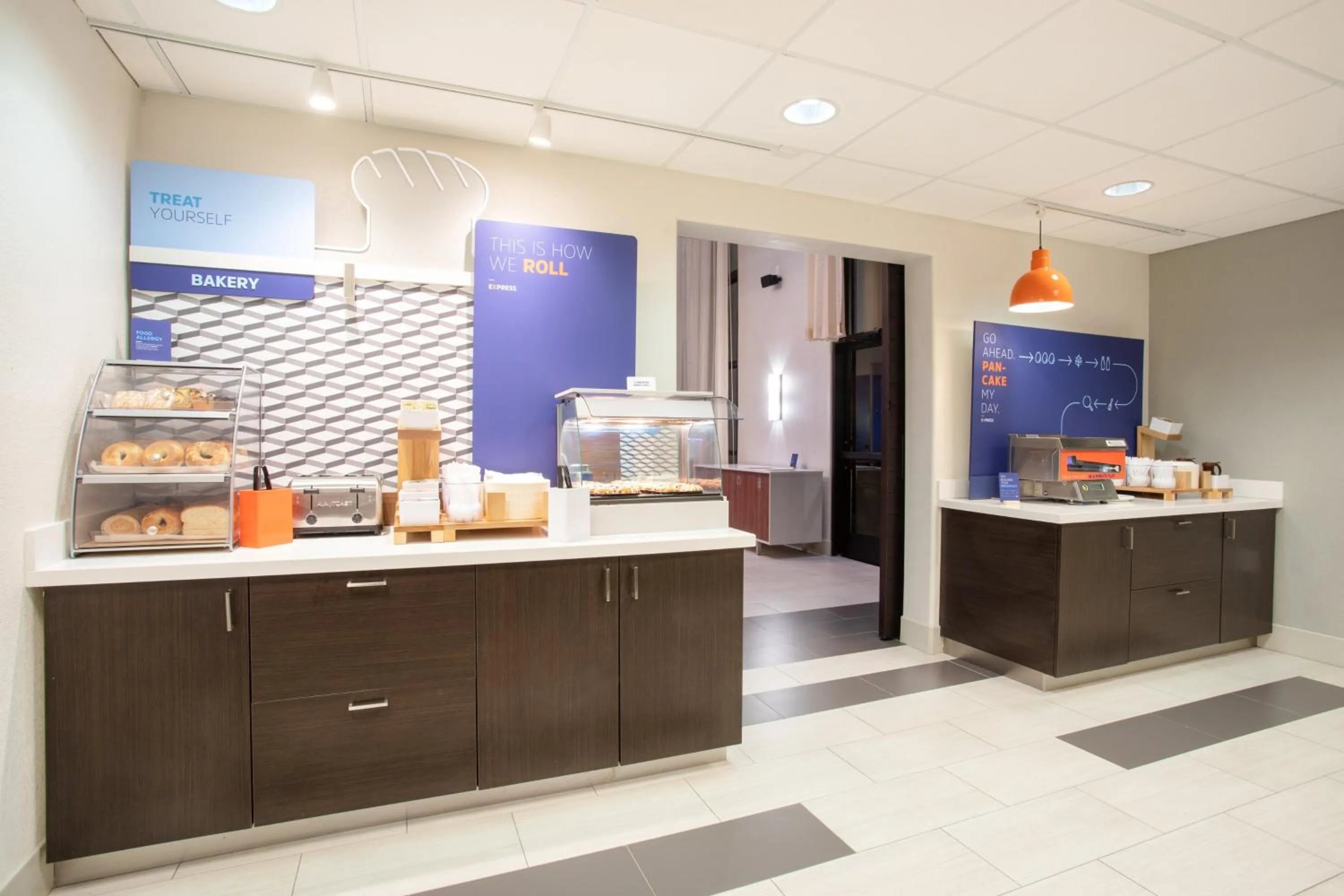 Breakfast in Holiday Inn Express & Suites Phoenix Glendale Dist by IHG