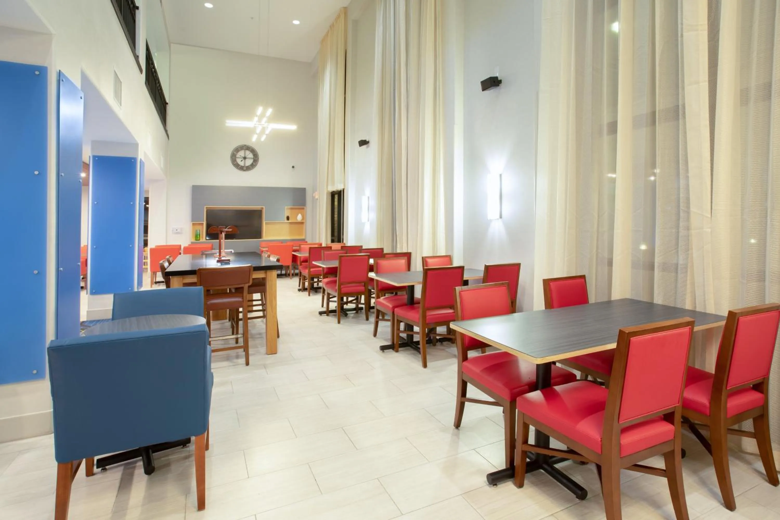 Breakfast in Holiday Inn Express & Suites Phoenix Glendale Dist by IHG