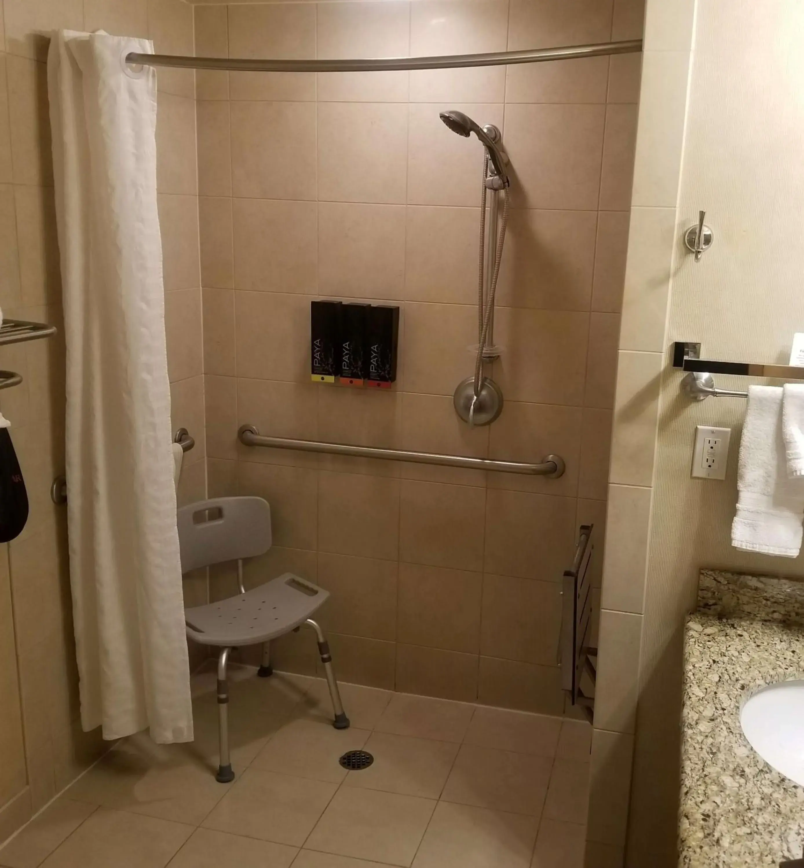 King Room - single occupancy - Disability Access/Non-Smoking in Best Western Plus Silverdale Beach Hotel King Room - single occupancy - Disability Access/Non-Smoking in Best Western Plus Silverdale Beach Hotel