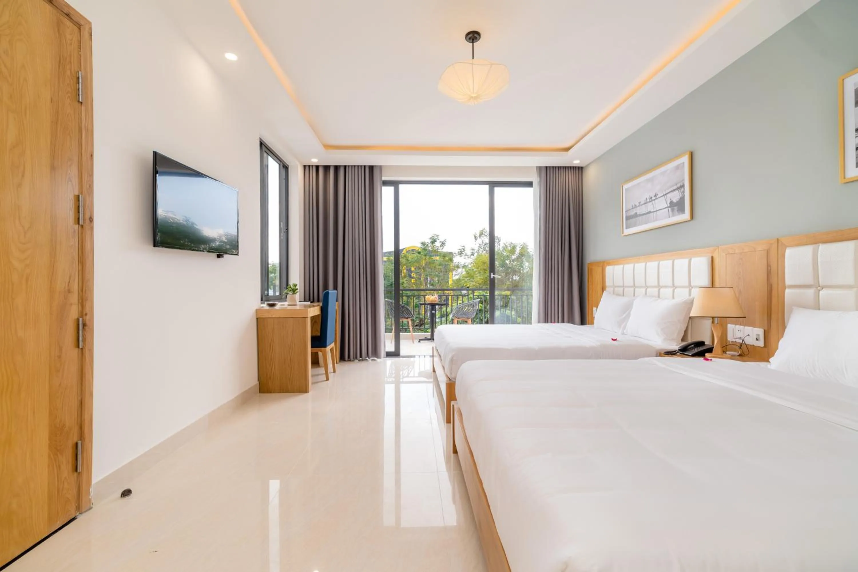 Photo of the whole room, Bed in Babylon Hoi An Central Villa