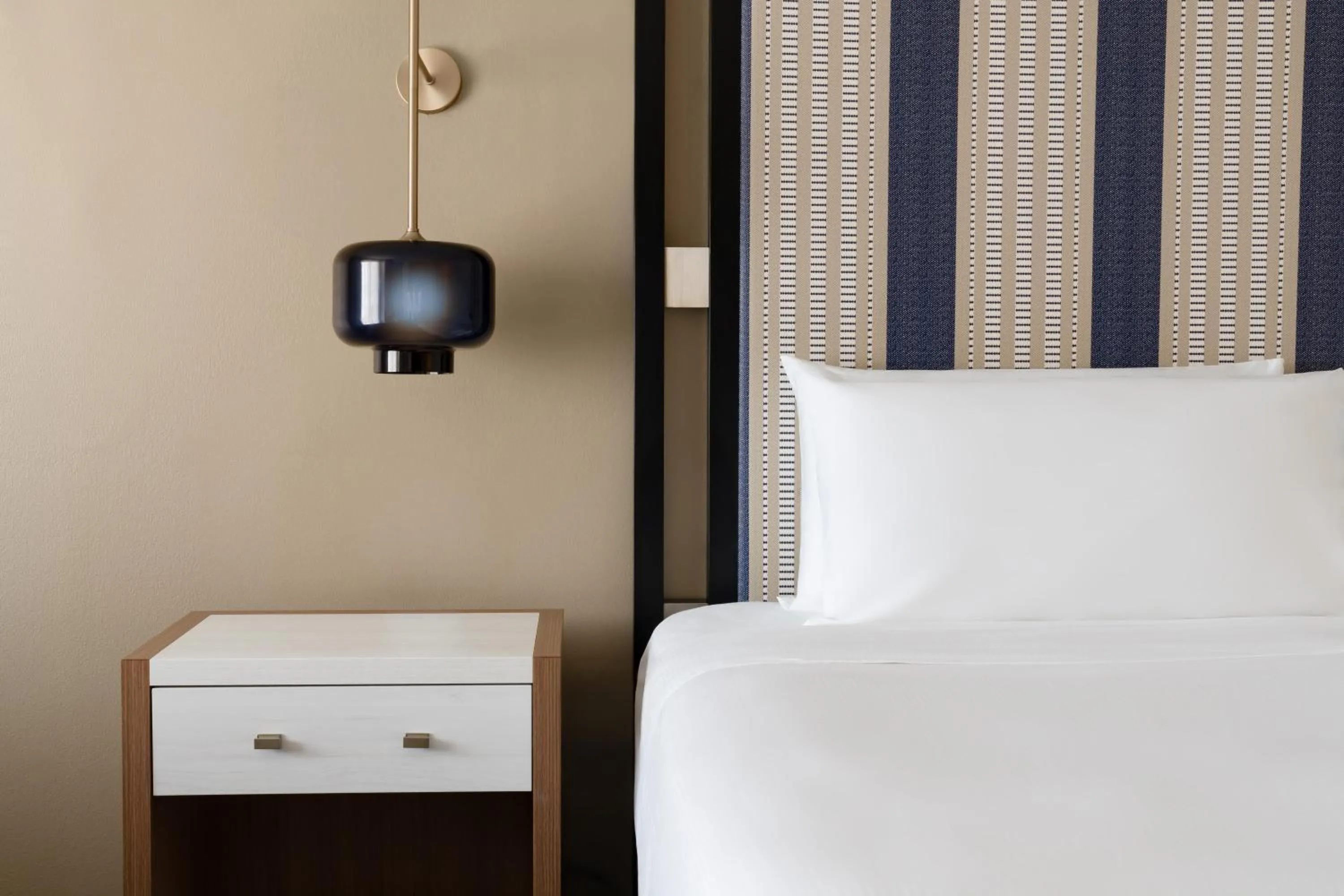 Bed in DoubleTree by Hilton Grand Key Resort