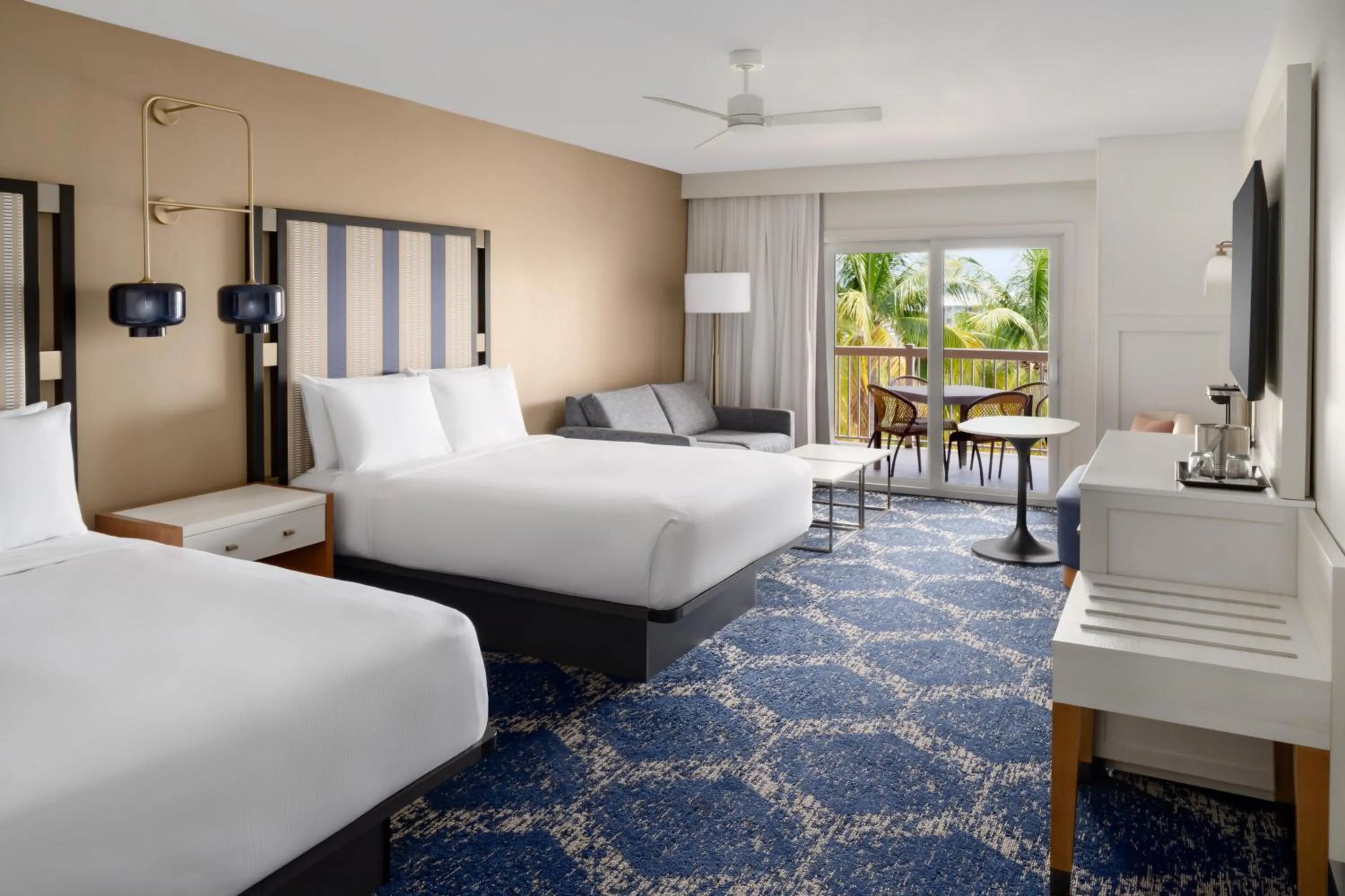 Bed in DoubleTree by Hilton Grand Key Resort