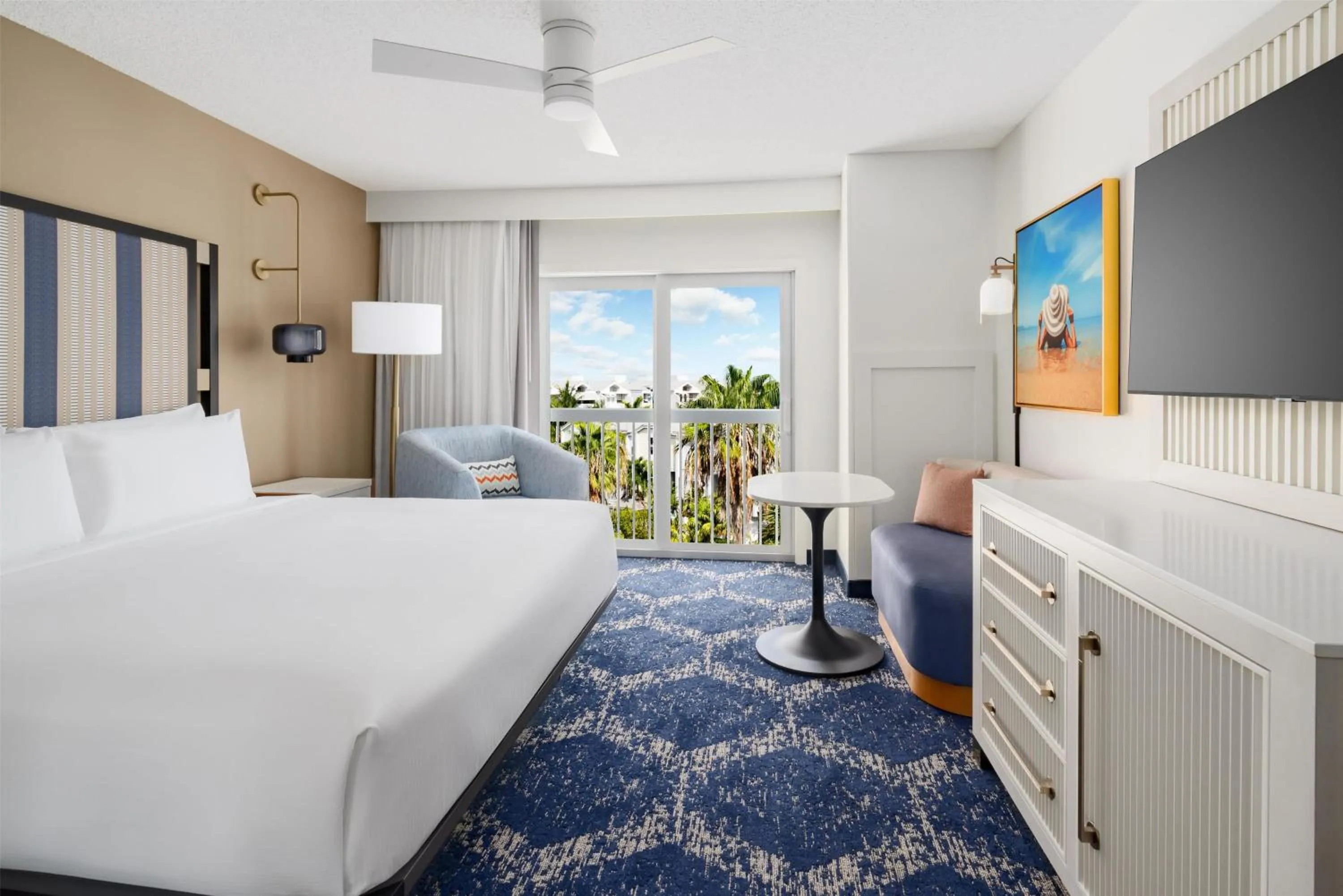 Bed in DoubleTree by Hilton Grand Key Resort