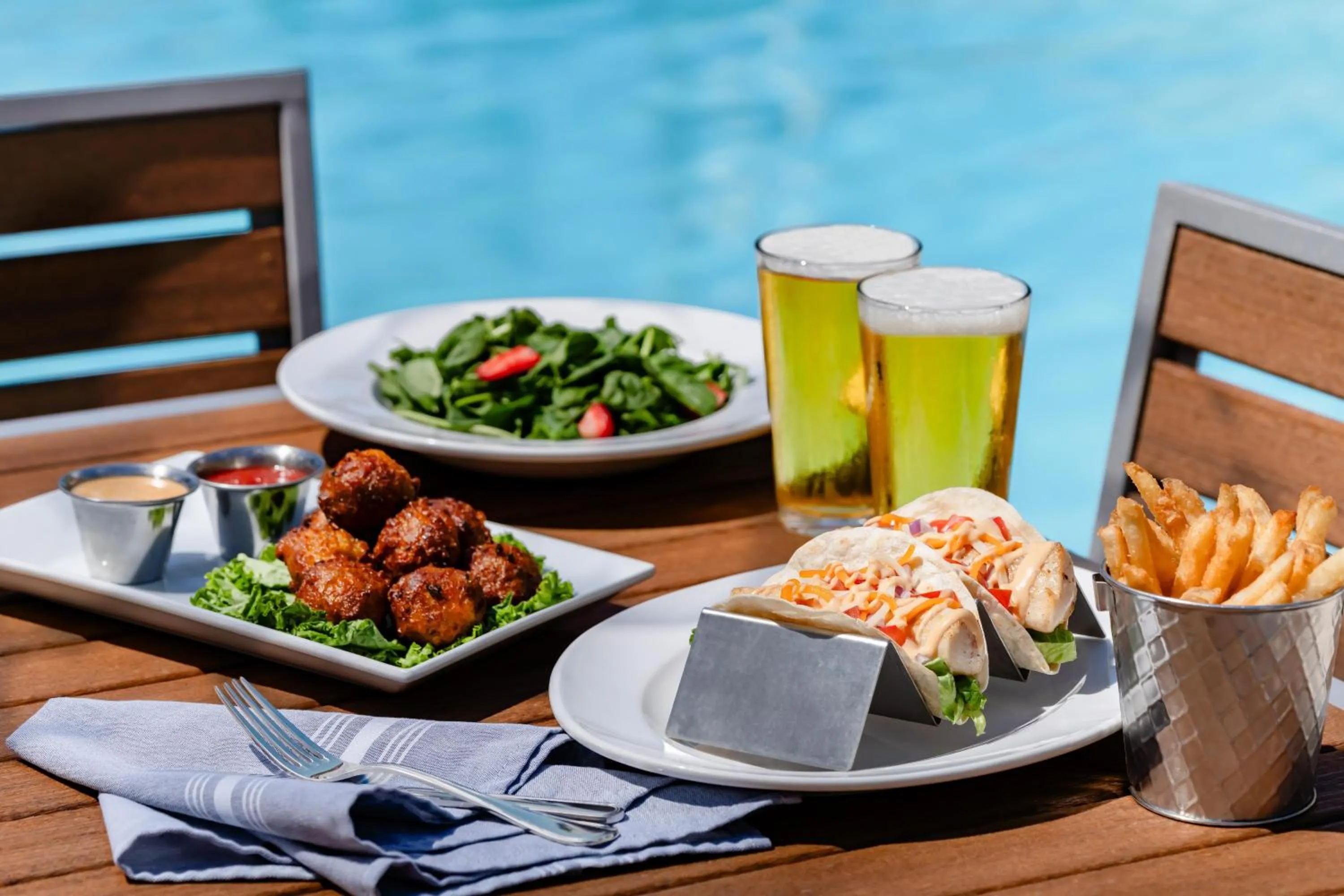Dining area in DoubleTree by Hilton Grand Key Resort