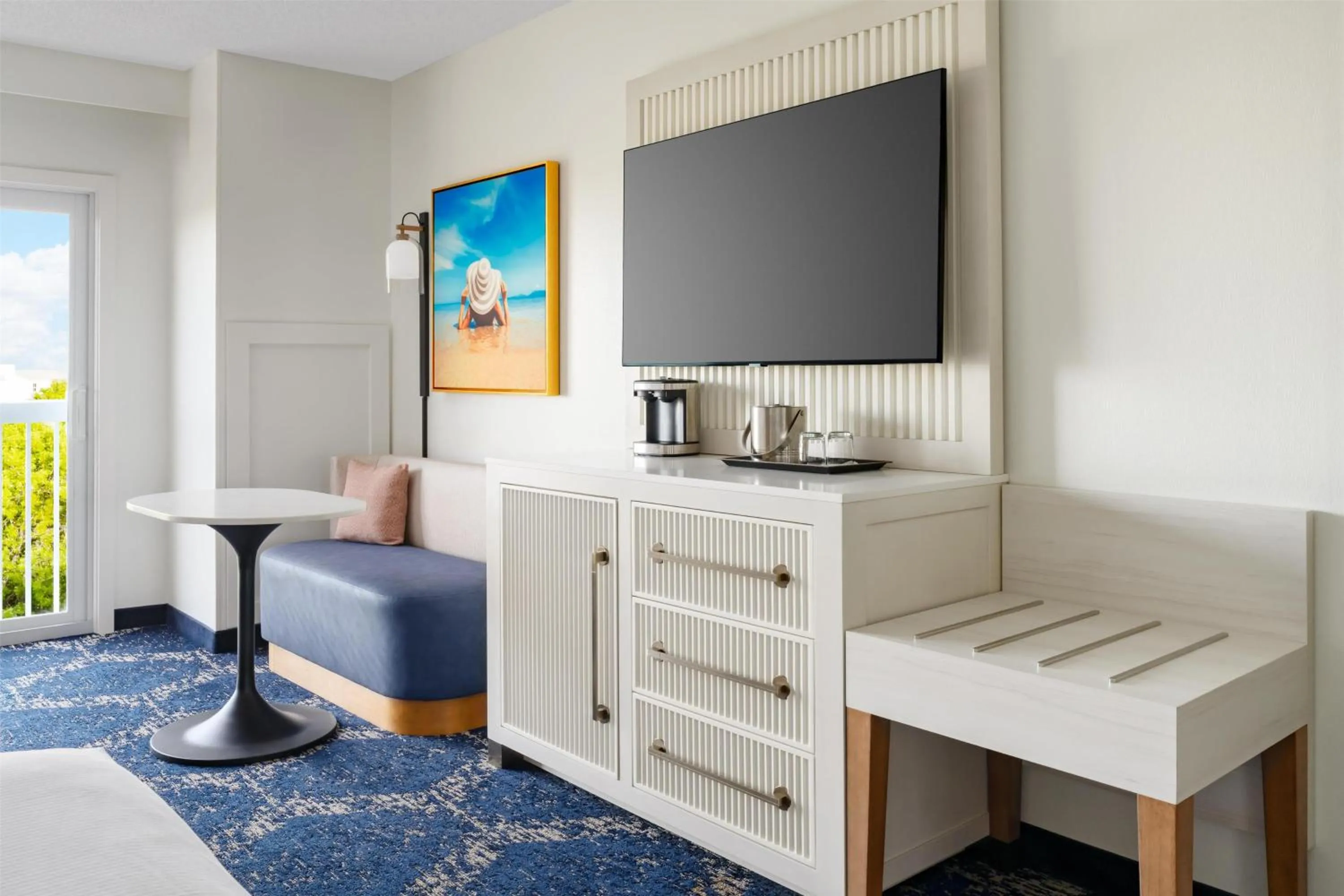 Living room in DoubleTree by Hilton Grand Key Resort