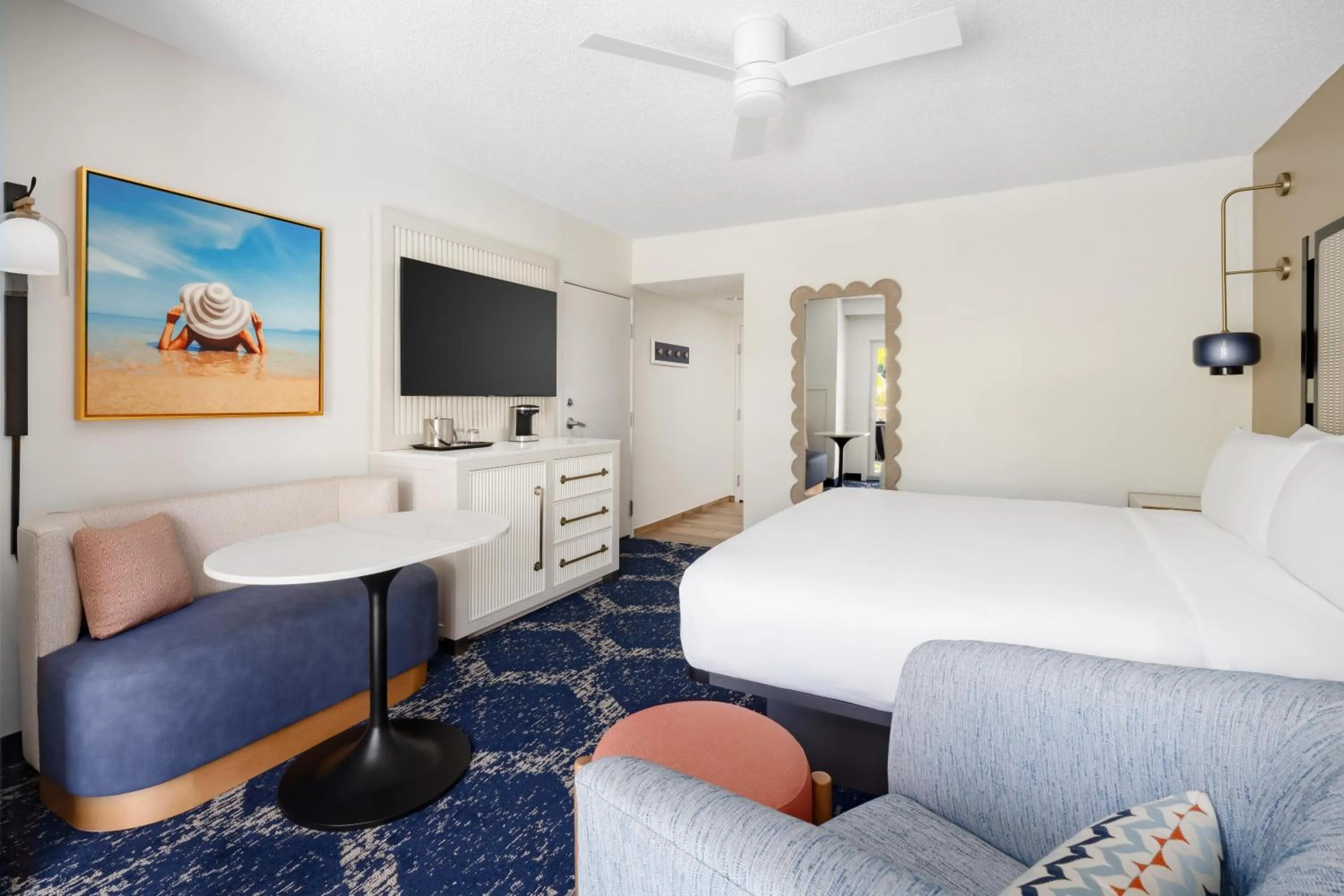 Bed in DoubleTree by Hilton Grand Key Resort