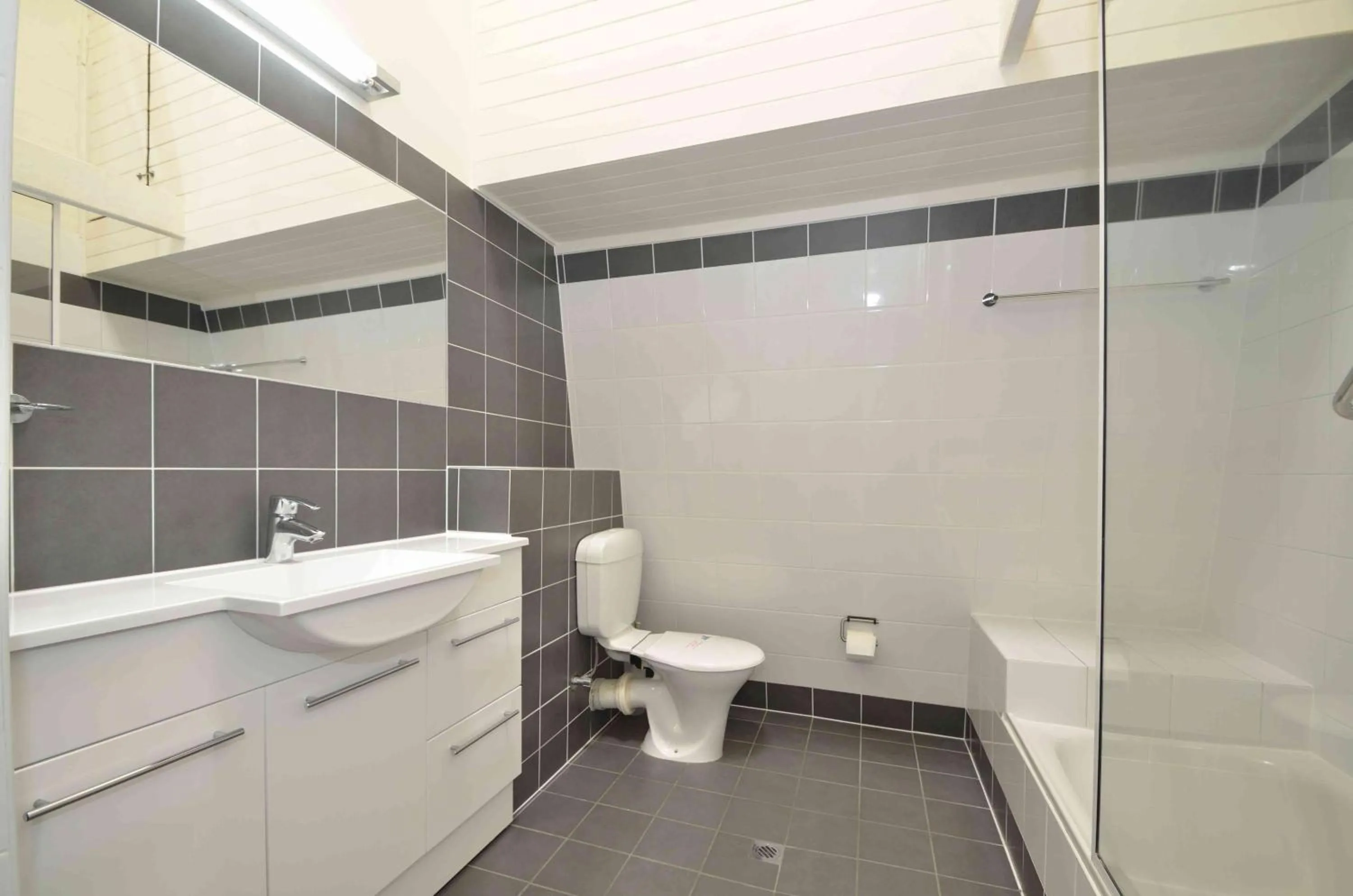 Bathroom in Le Court Villas