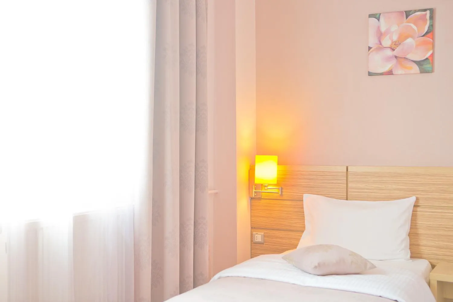 Bed in RIN Central Hotel