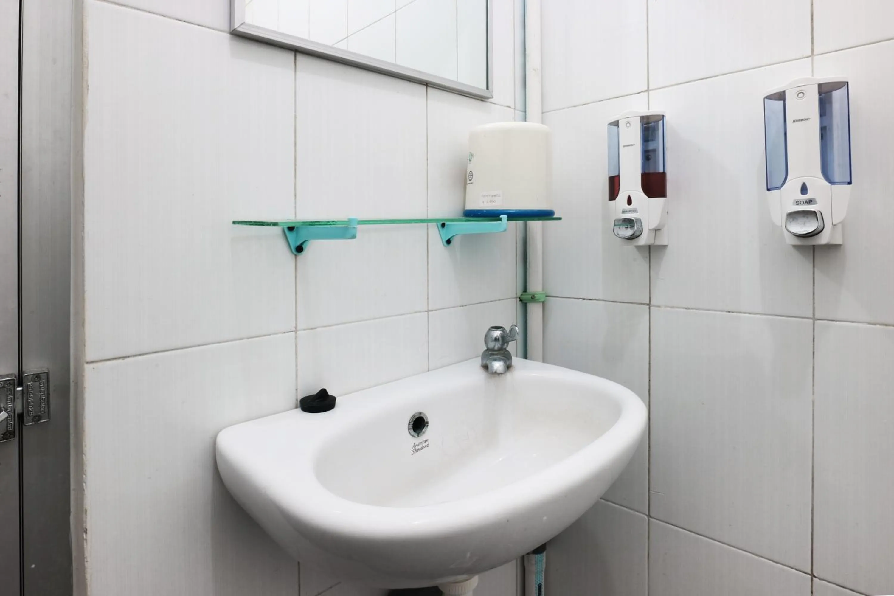 Bathroom in Casa Sidoluhur 17