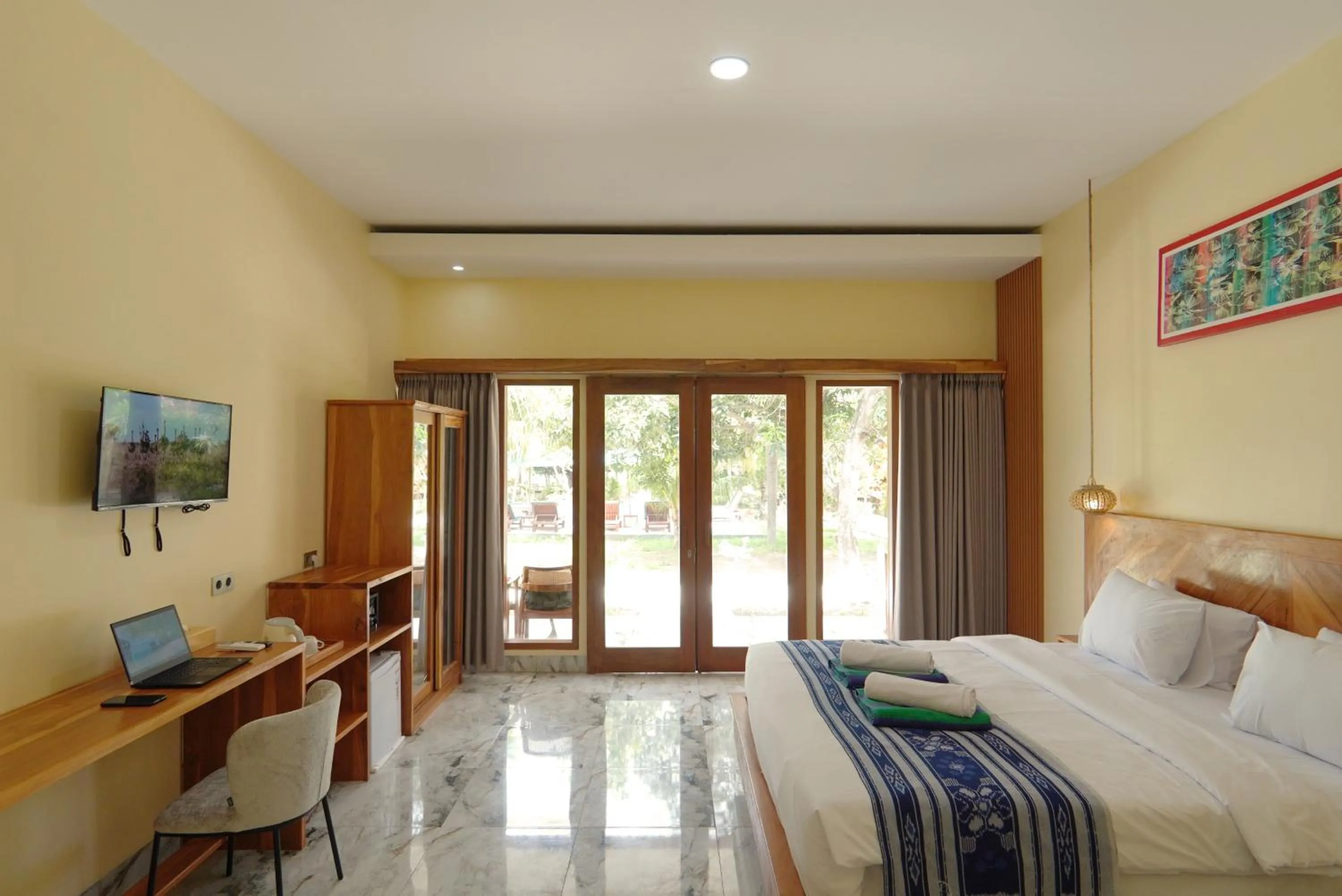 Photo of the whole room, Bed in Salili Bungalow