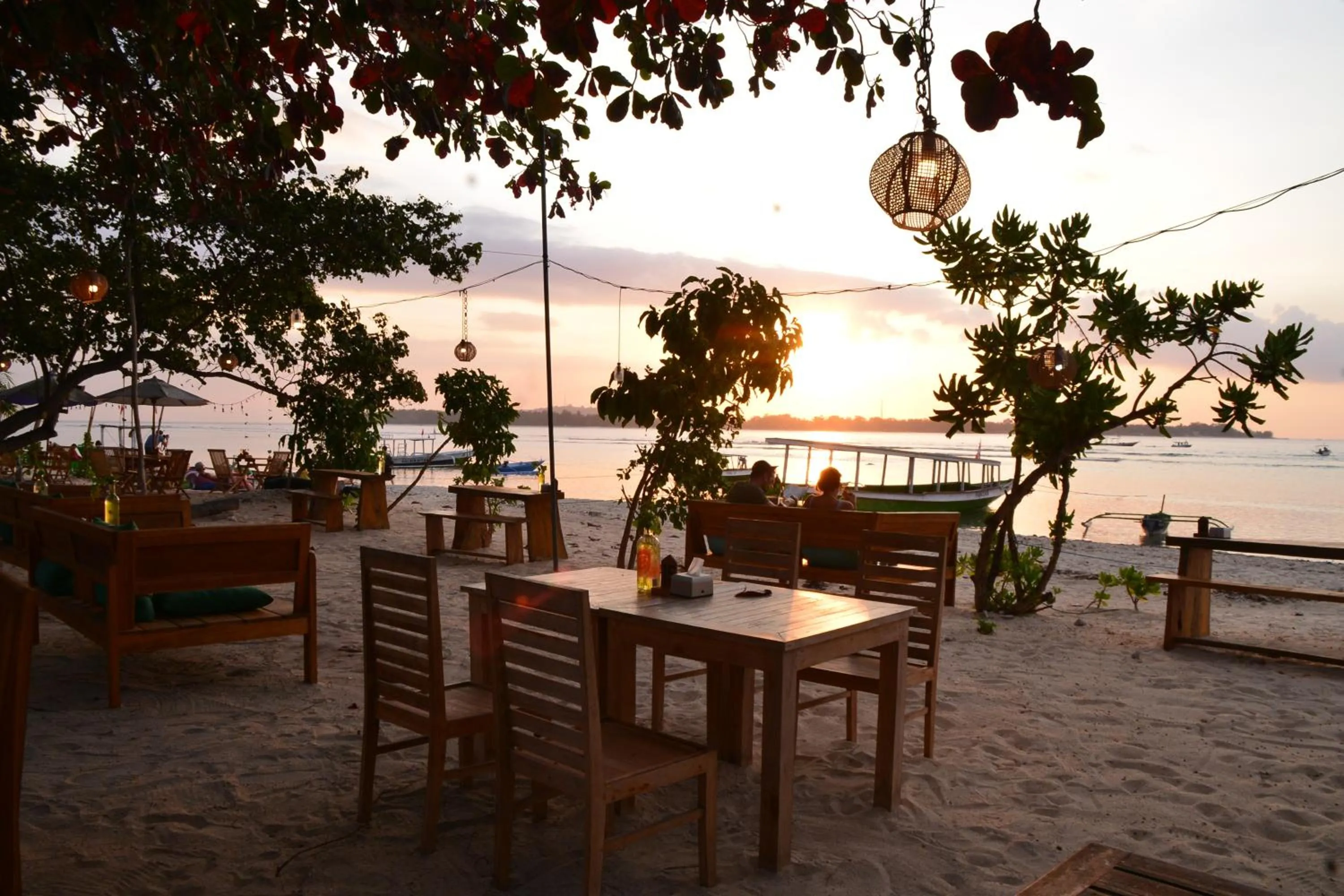 Restaurant/places to eat in Salili Bungalow