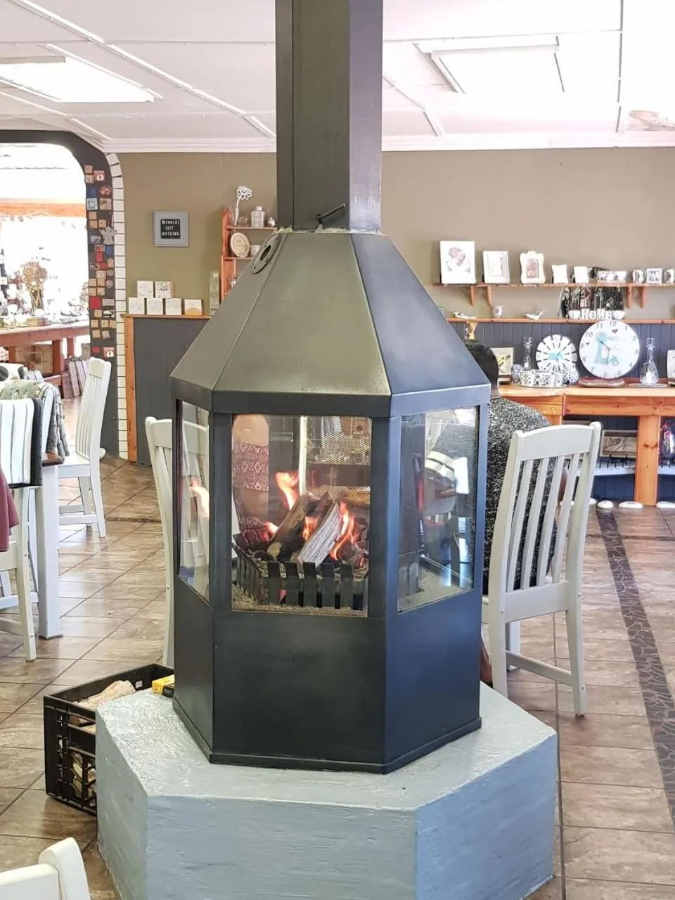 Restaurant/places to eat in WILLOW MANOR