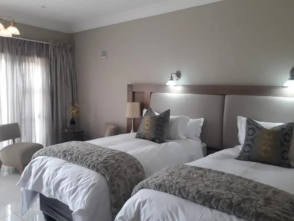 Deluxe Twin Room - single occupancy in WILLOW MANOR Deluxe Twin Room - single occupancy in WILLOW MANOR