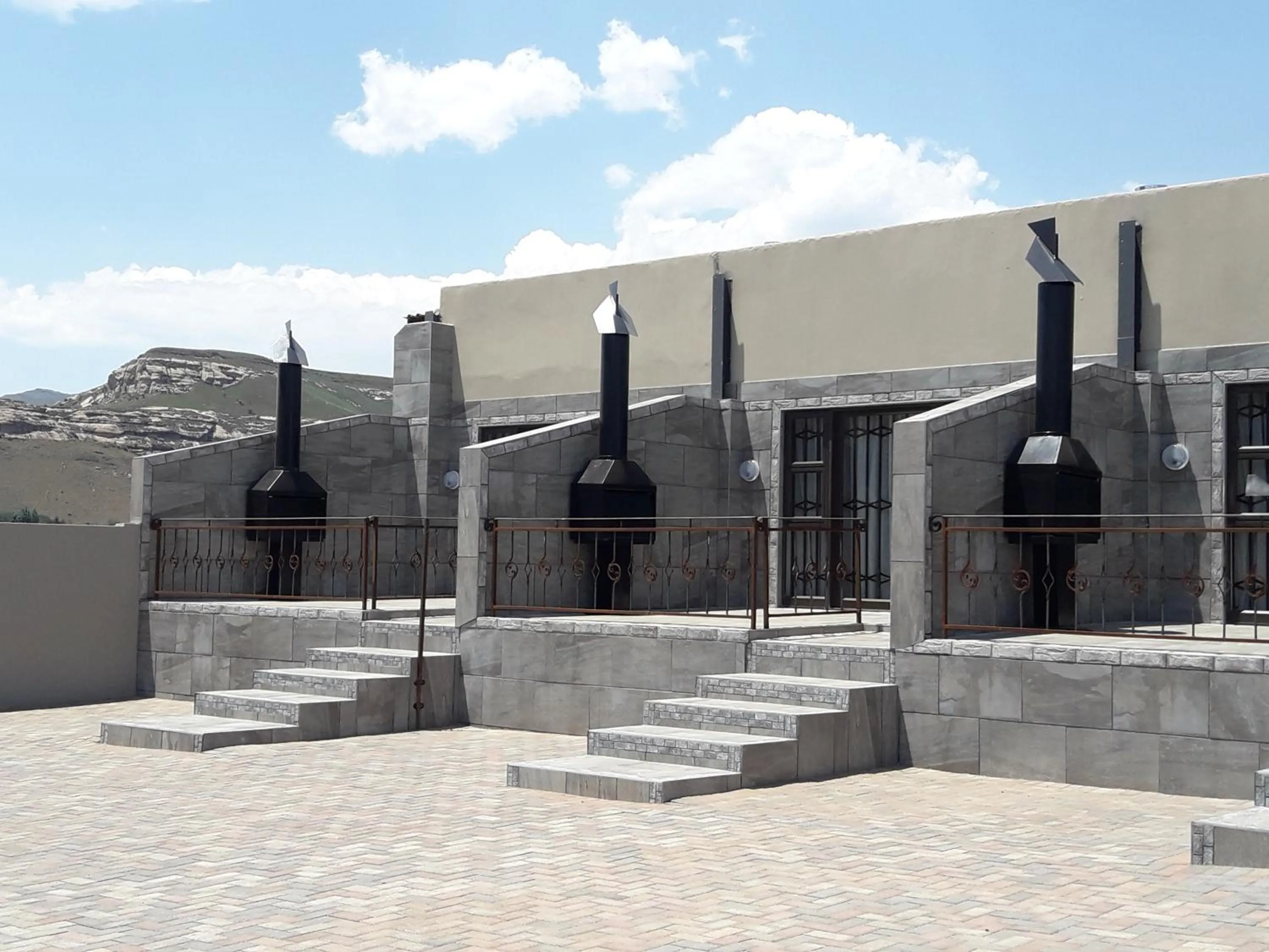 Property building in WILLOW MANOR