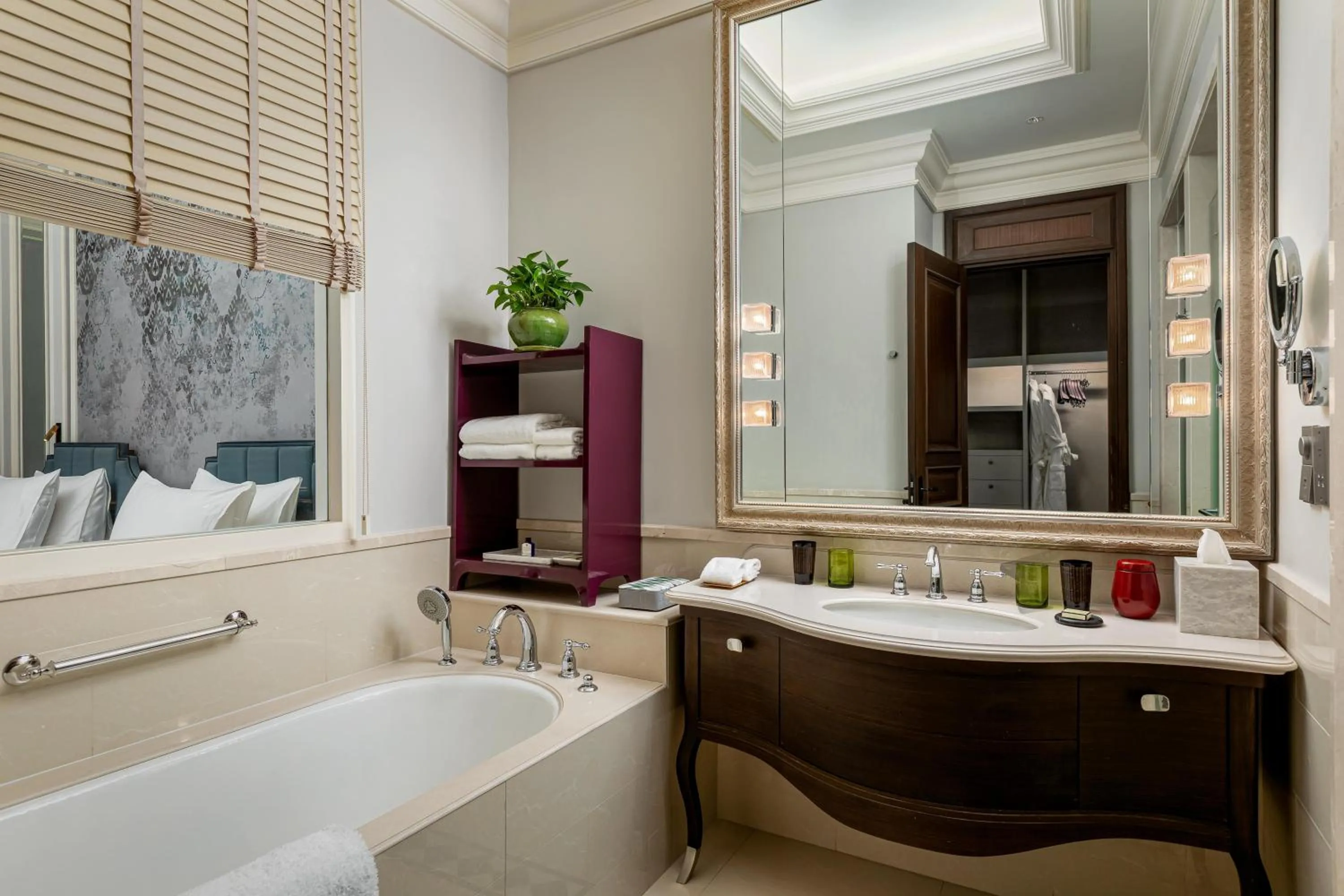 Bathroom in The ERAVATI Sule Grand Yangon