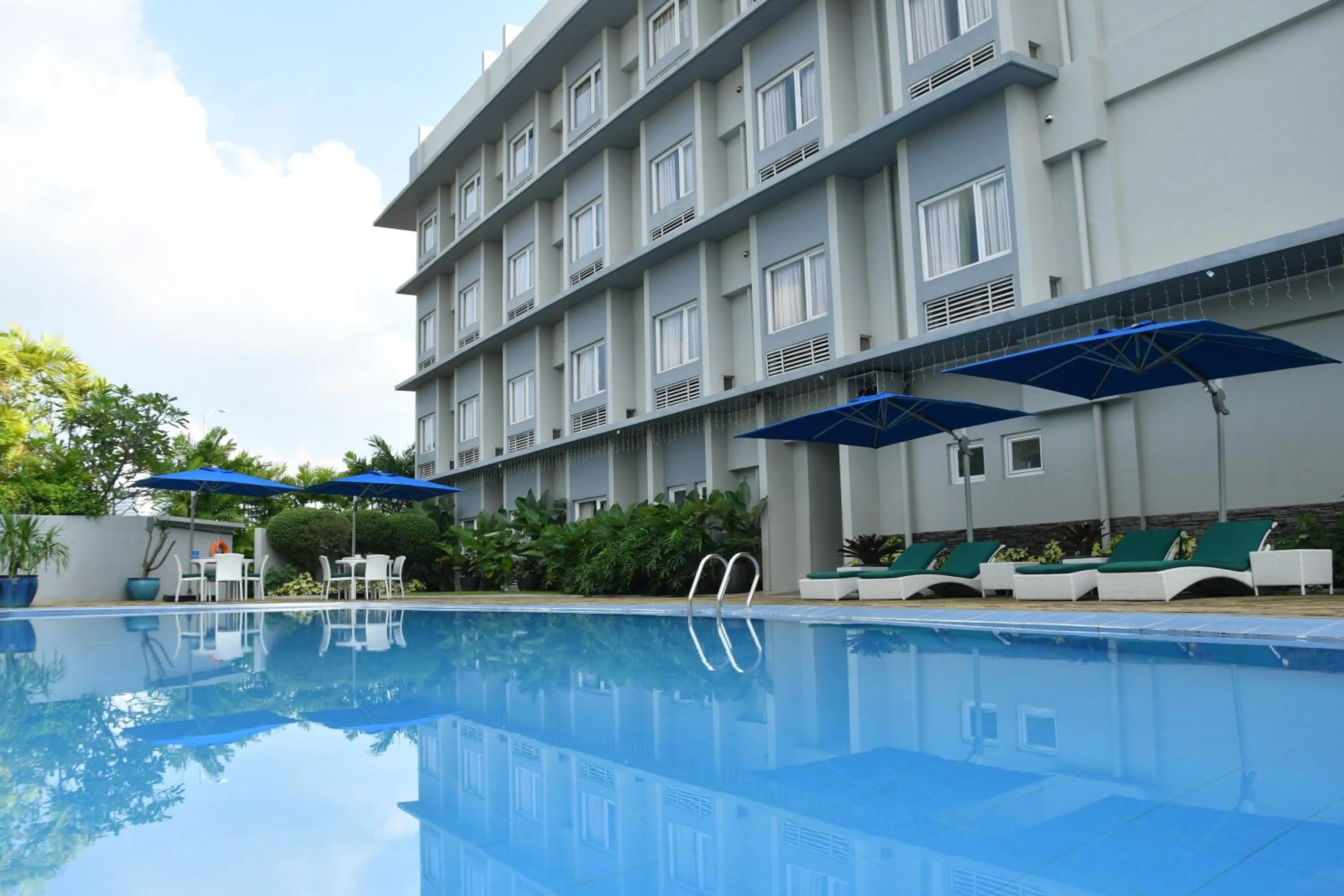 Swimming pool in Microtel Inn & Suites by Wyndham San Fernando