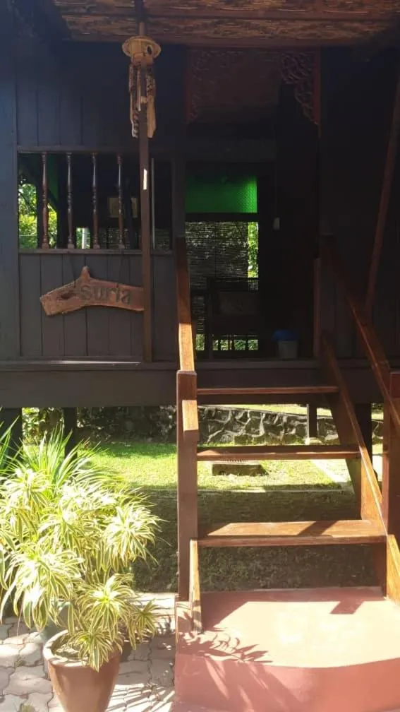 Facade/entrance in Fox Hill