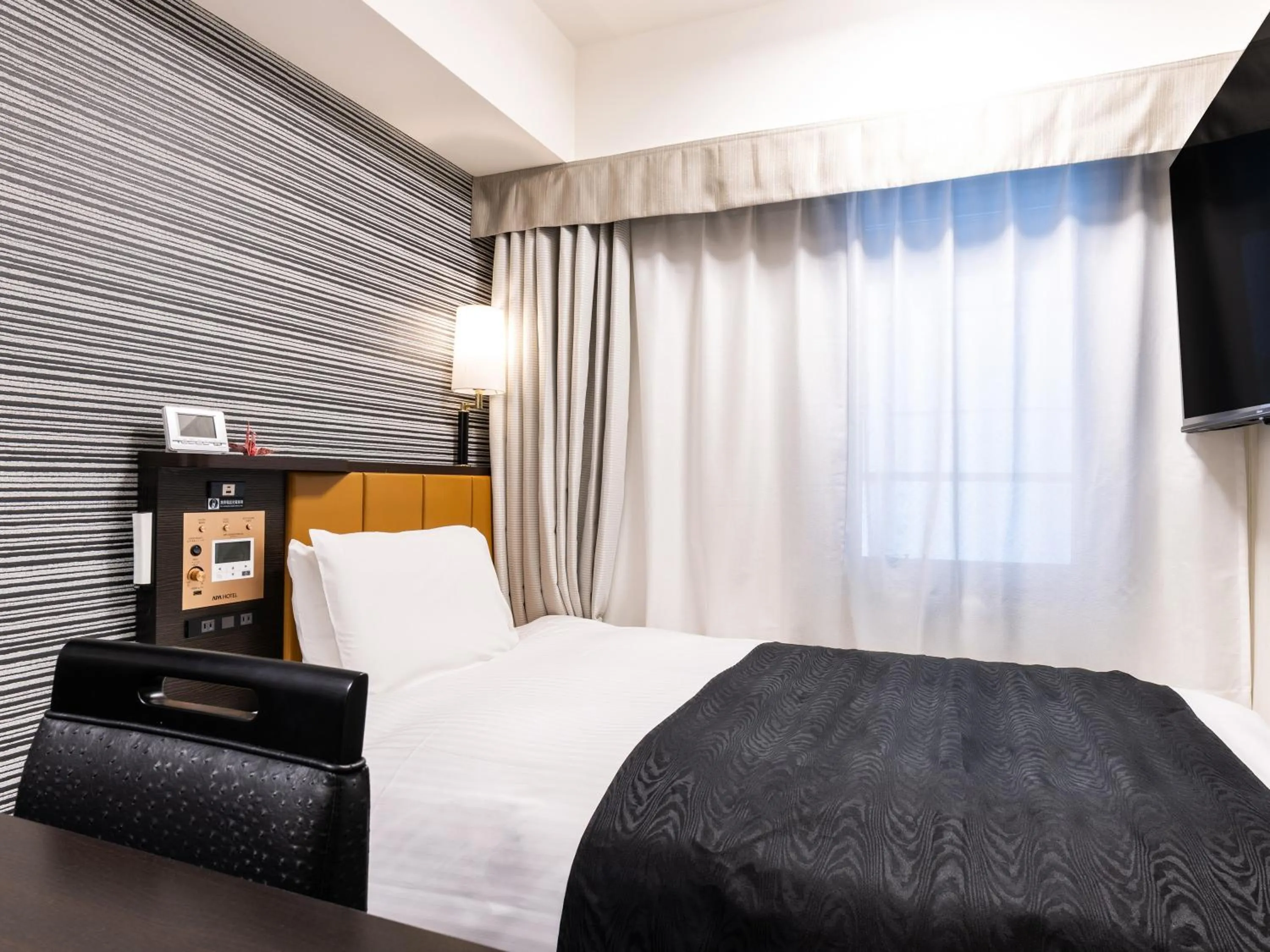 Photo of the whole room, Bed in APA Hotel Shibuya Dogenzakaue