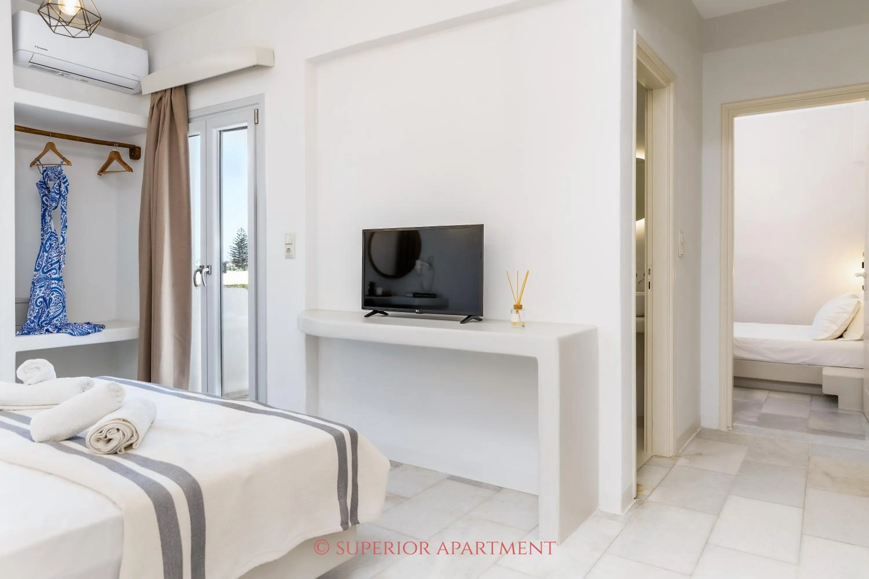 Communal lounge/ TV room, Bed in Korali Garden