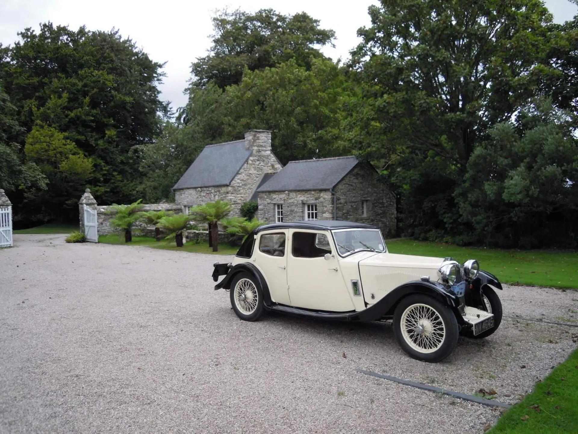 Parking in Le Manoir de La Fieffe