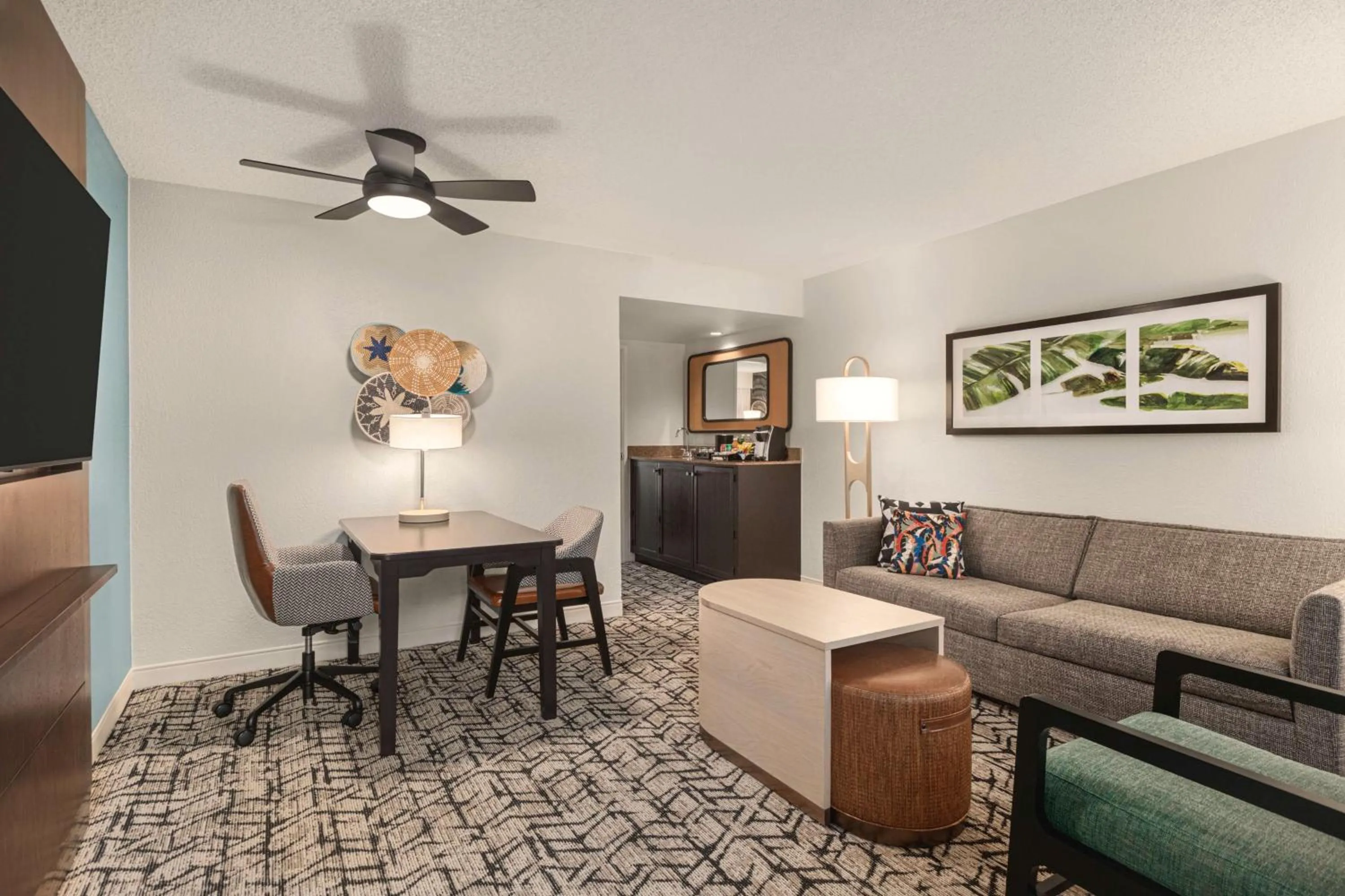 Living room in Embassy Suites by Hilton Fort Lauderdale 17th Street