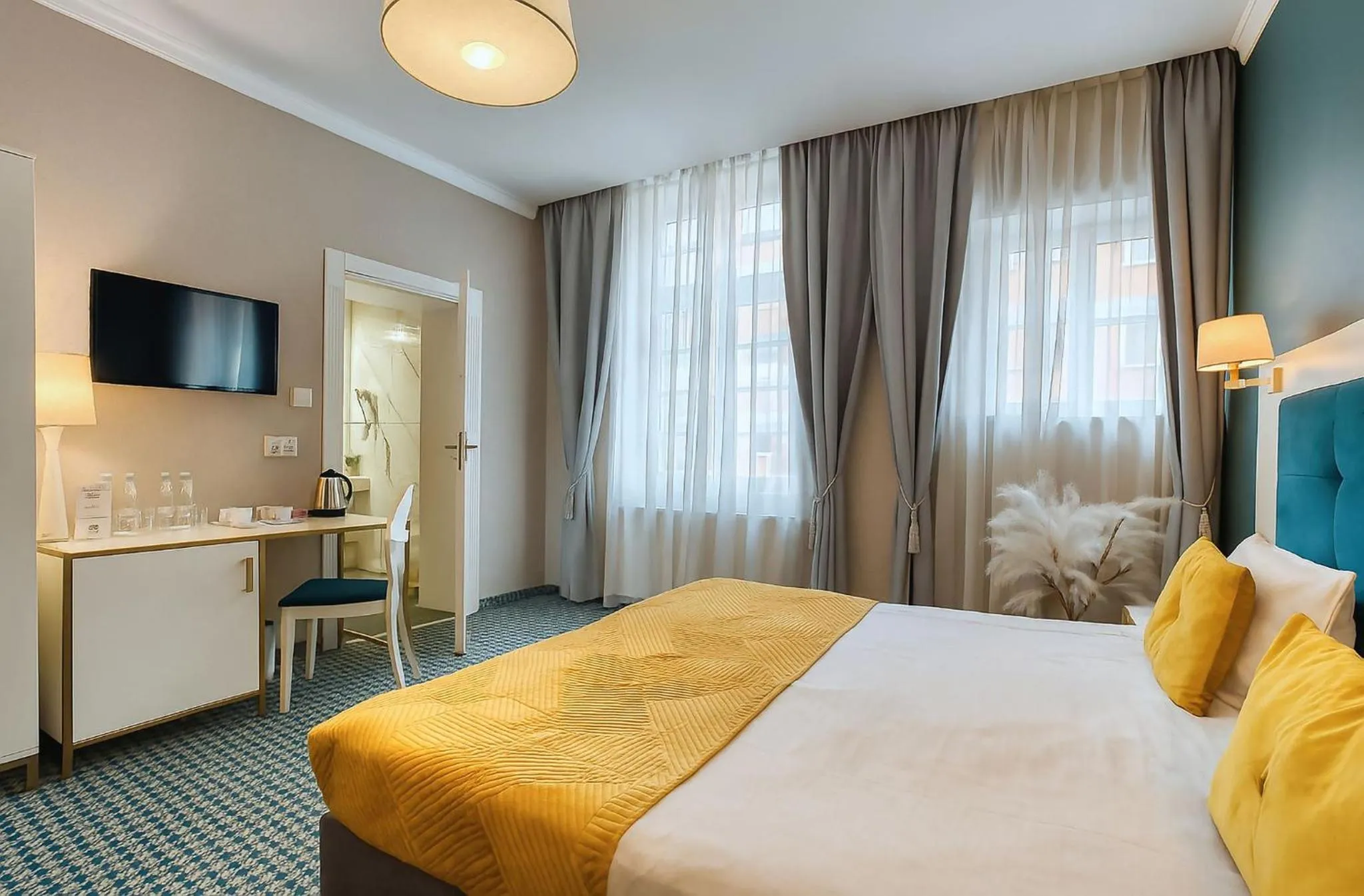 Photo of the whole room, Bed in Hotel Villa Art Novis City Center