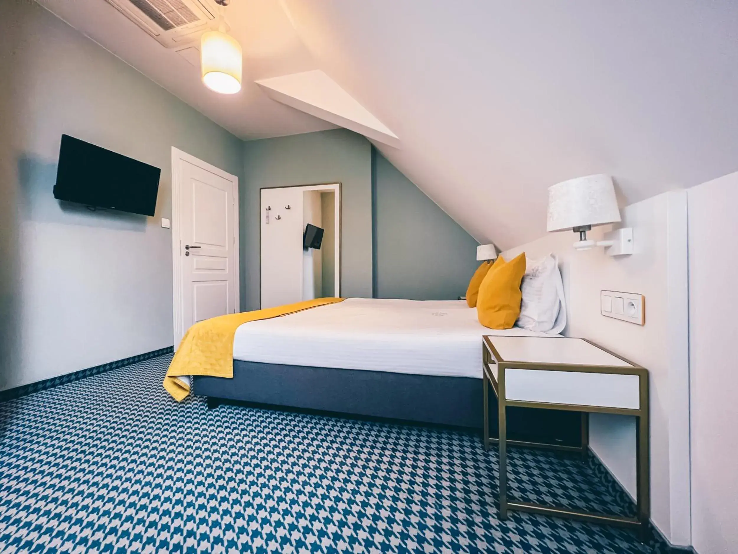 Top Floor Comfort Double or Twin Room in Hotel Villa Art Novis City Center Top Floor Comfort Double or Twin Room in Hotel Villa Art Novis City Center