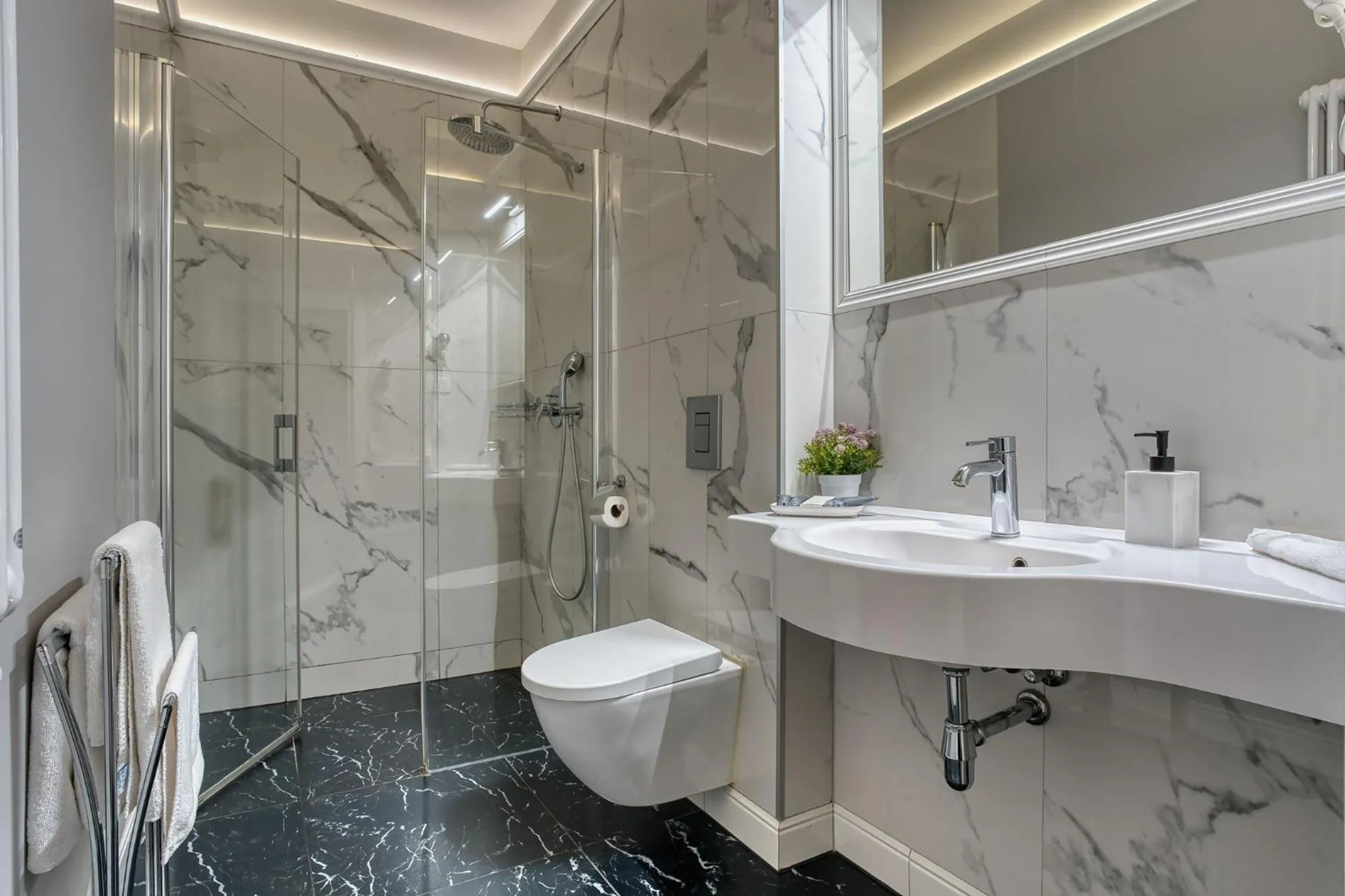 Shower in Hotel Villa Art Novis City Center