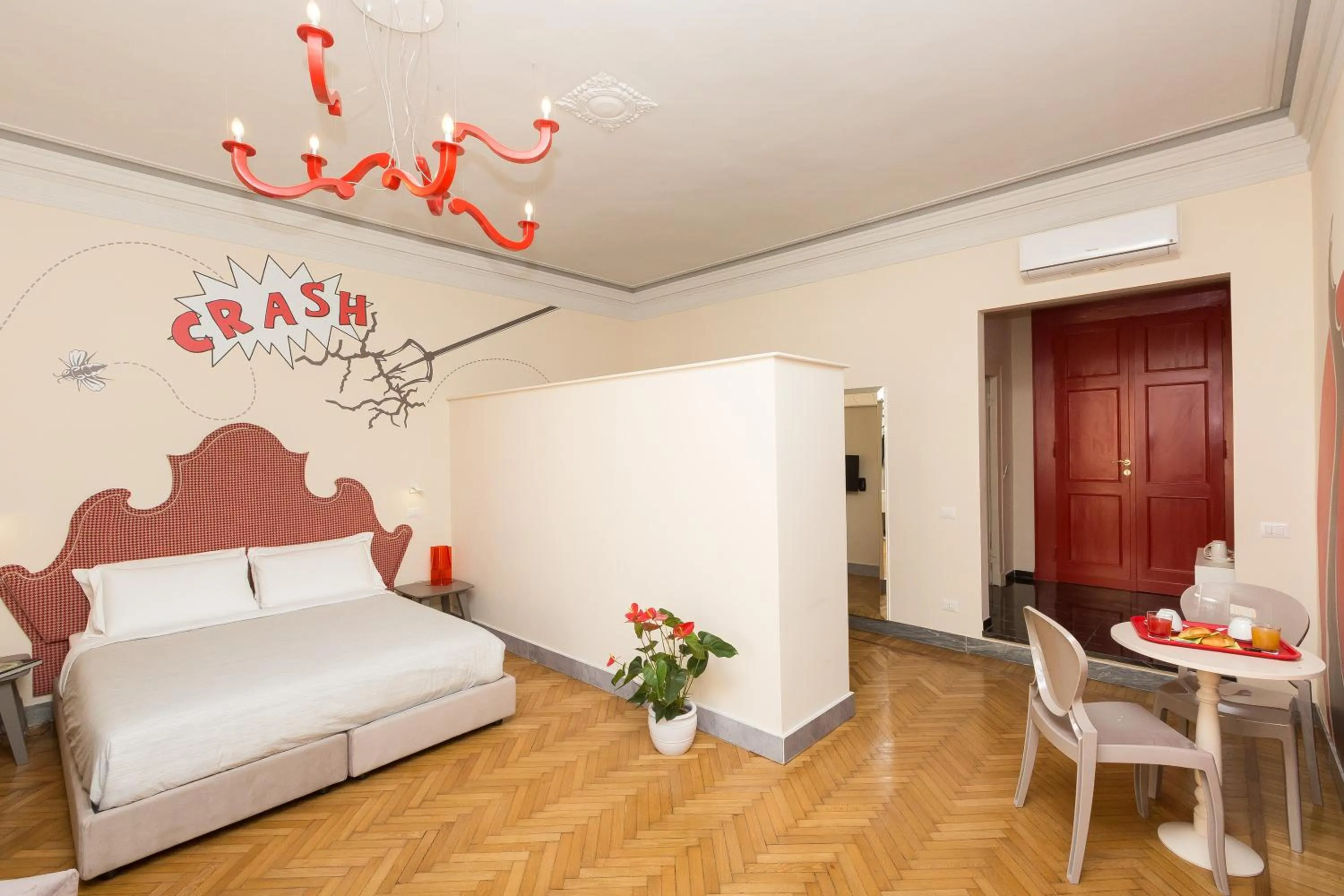 Bed in Tritone 125 Suite