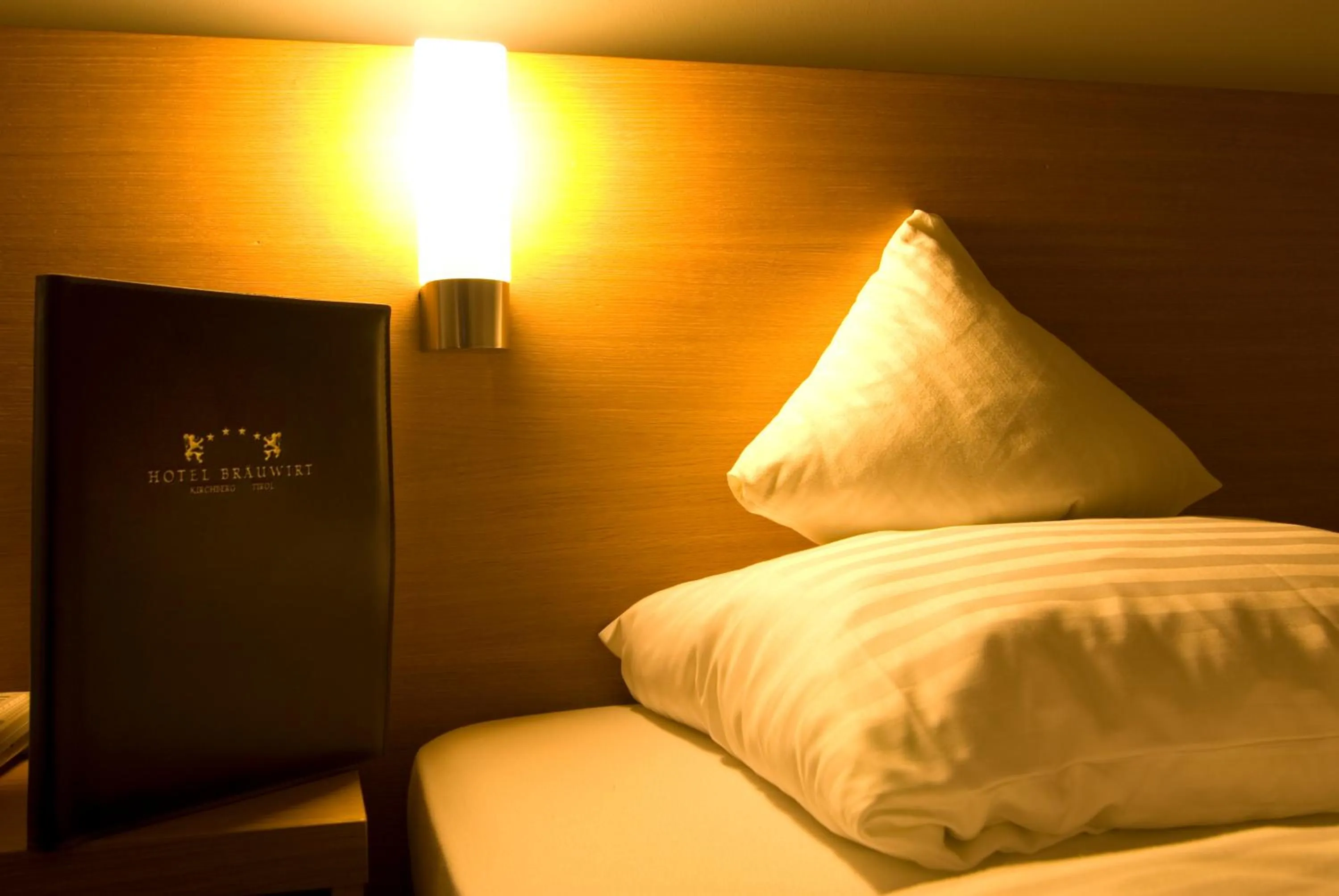 Bed in Hotel Bräuwirt