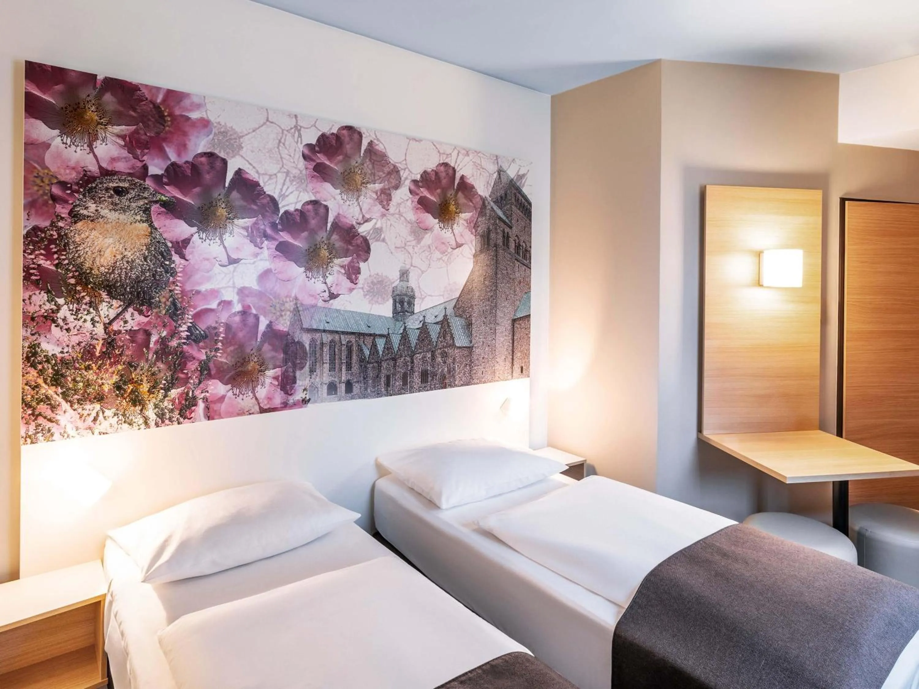 Photo of the whole room, Bed in B&B Hotel Hildesheim