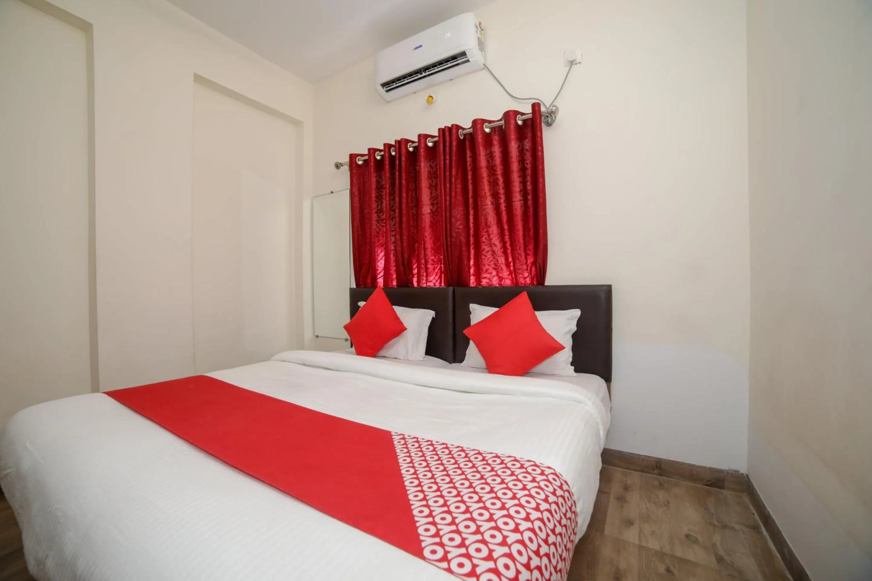 Bedroom, Bed in Hotel Shelter