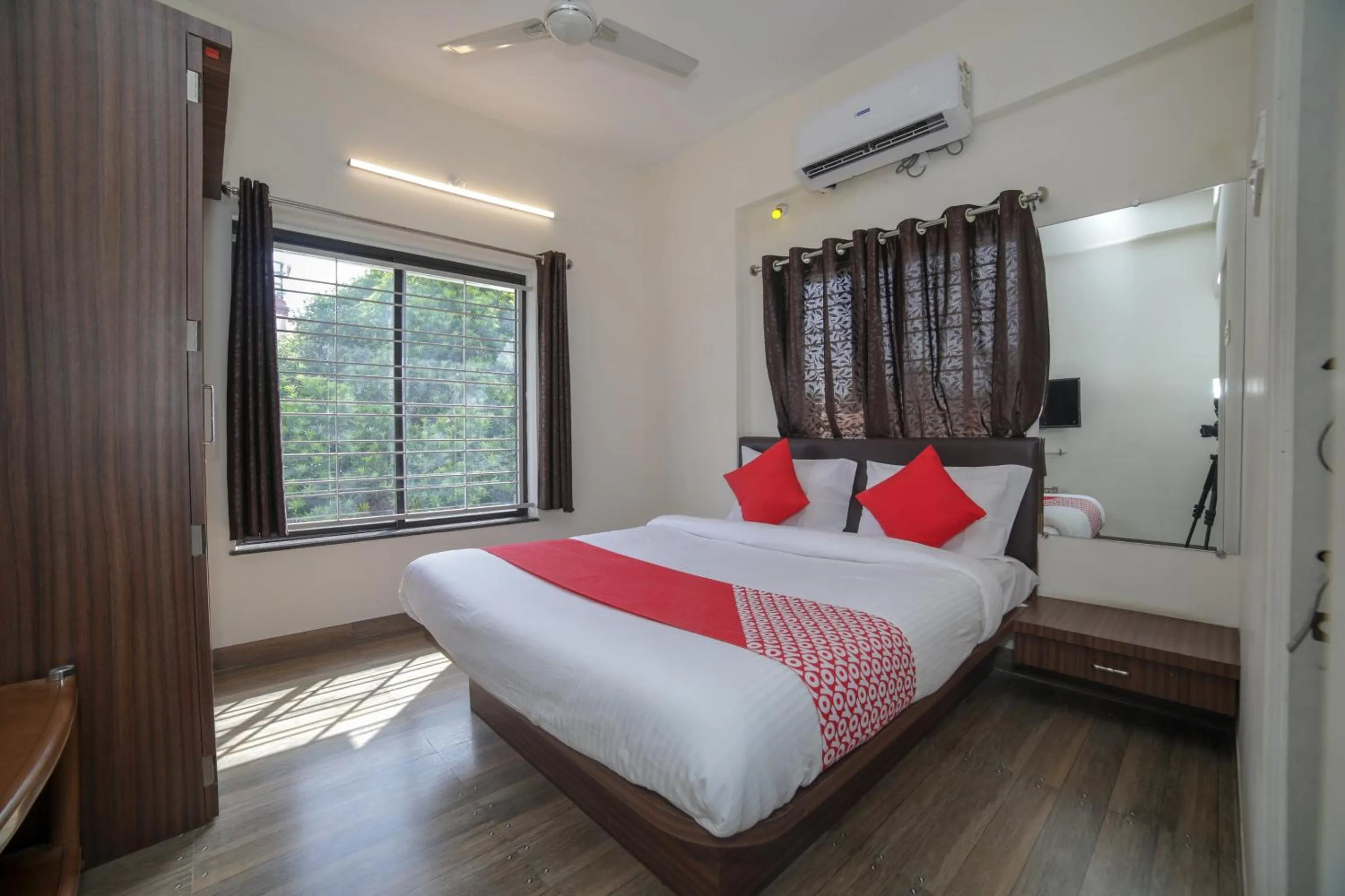 Bedroom, Bed in Hotel Shelter