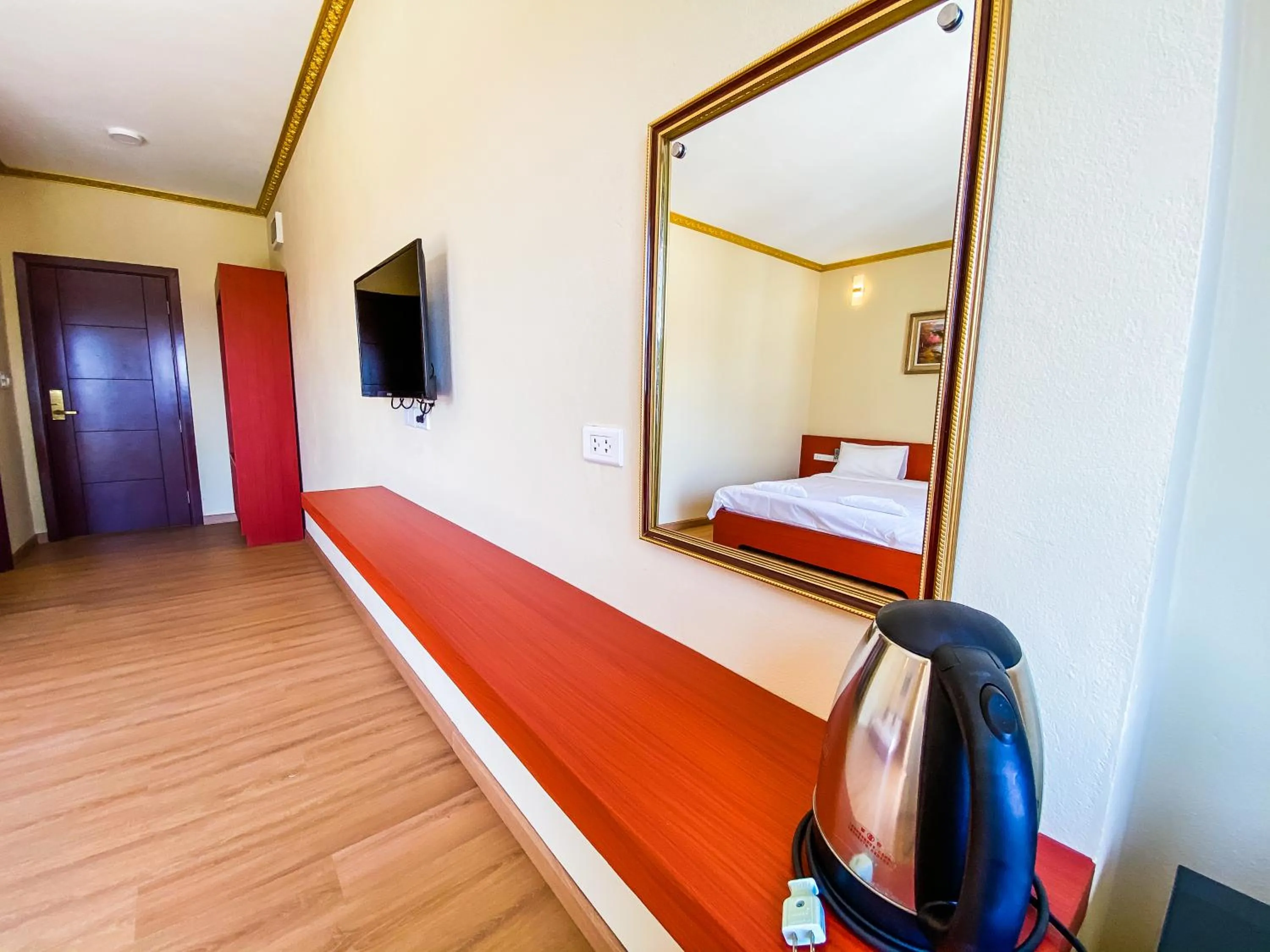 TV and multimedia in Douangpraseuth Hotel