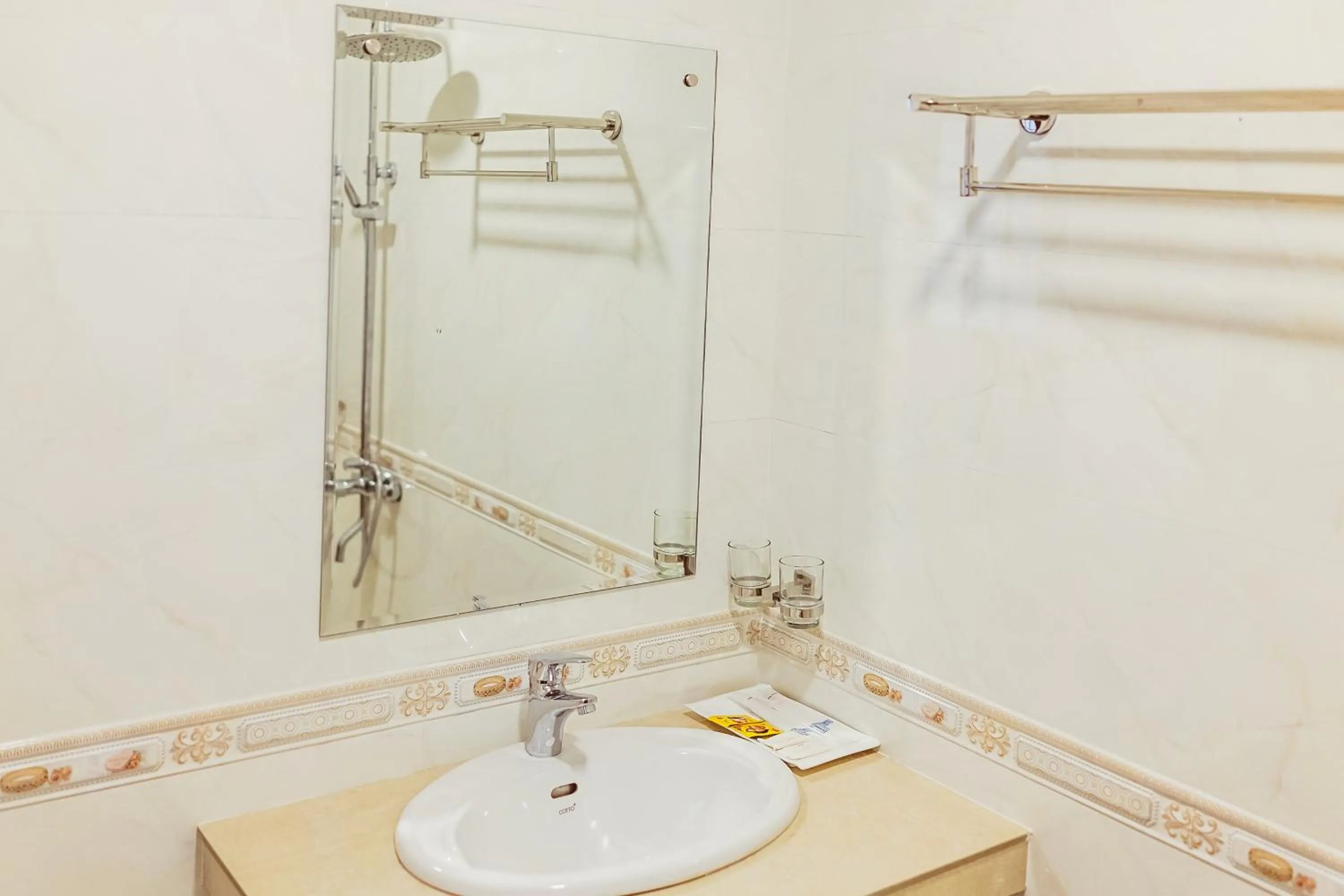 Bathroom in Douangpraseuth Hotel