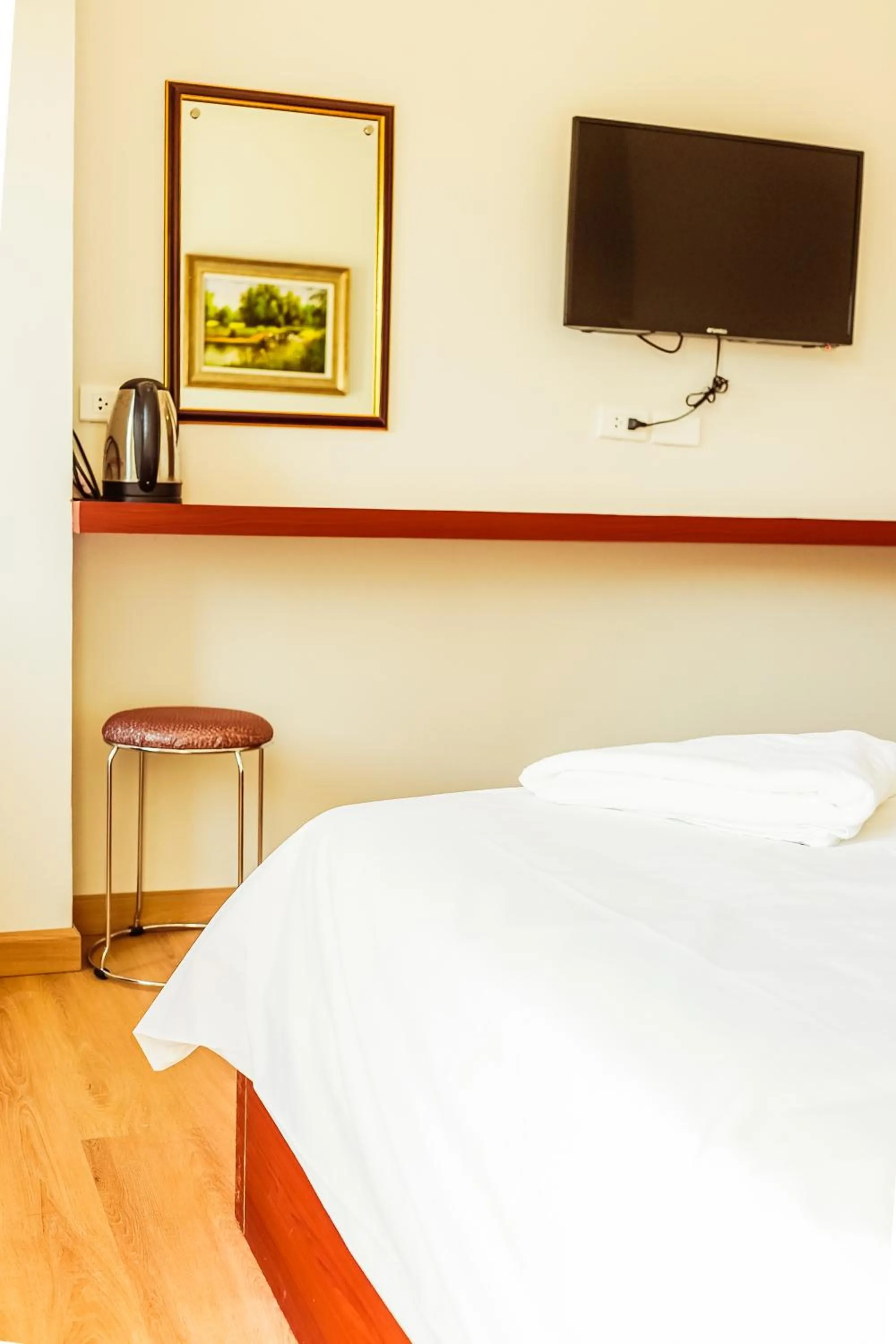 Communal lounge/ TV room in Douangpraseuth Hotel