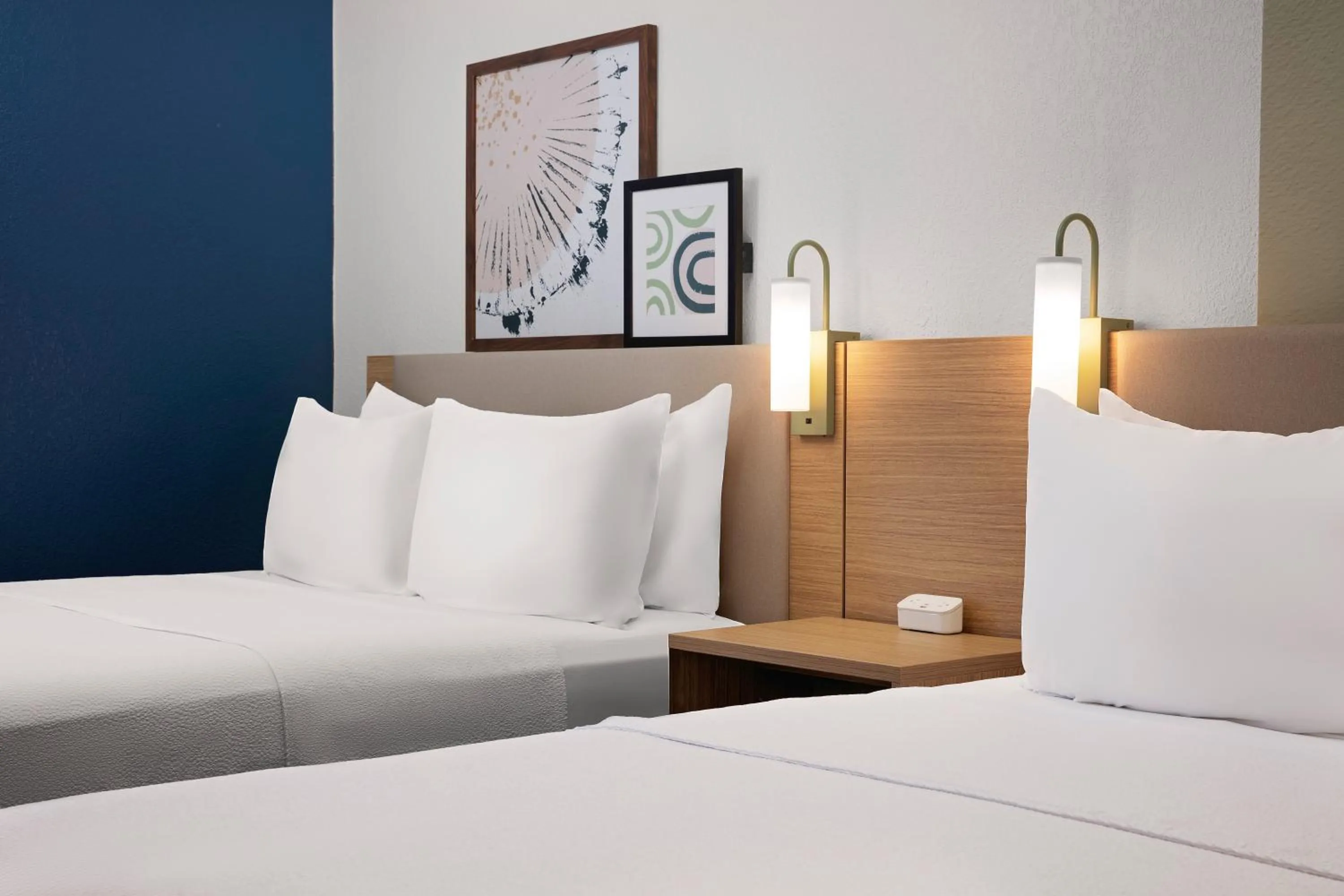 Bedroom, Bed in Spark by Hilton Atlanta Cumberland Ballpark