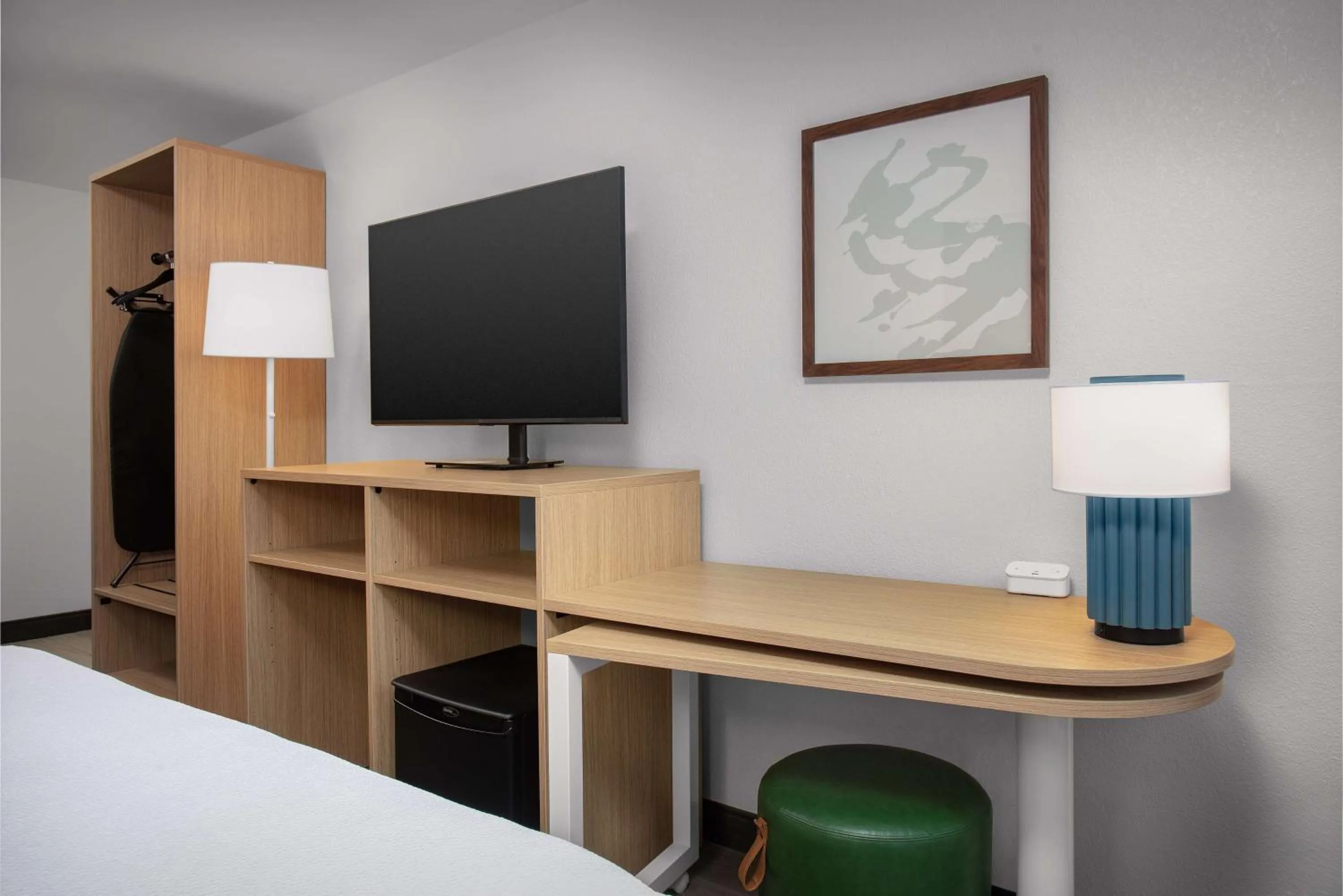 Bed in Spark by Hilton Atlanta Cumberland Ballpark