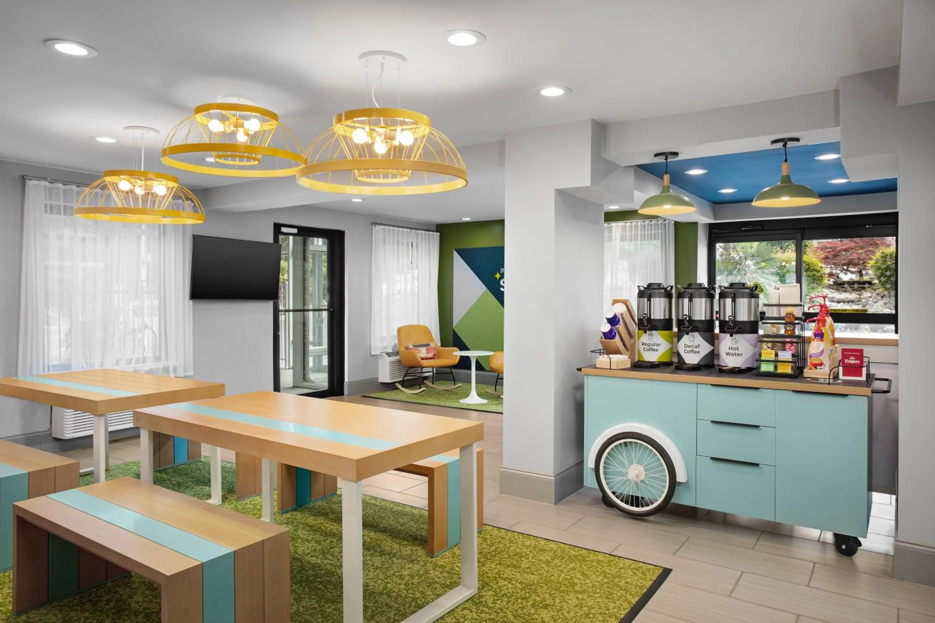 Coffee/tea facilities in Spark by Hilton Atlanta Cumberland Ballpark