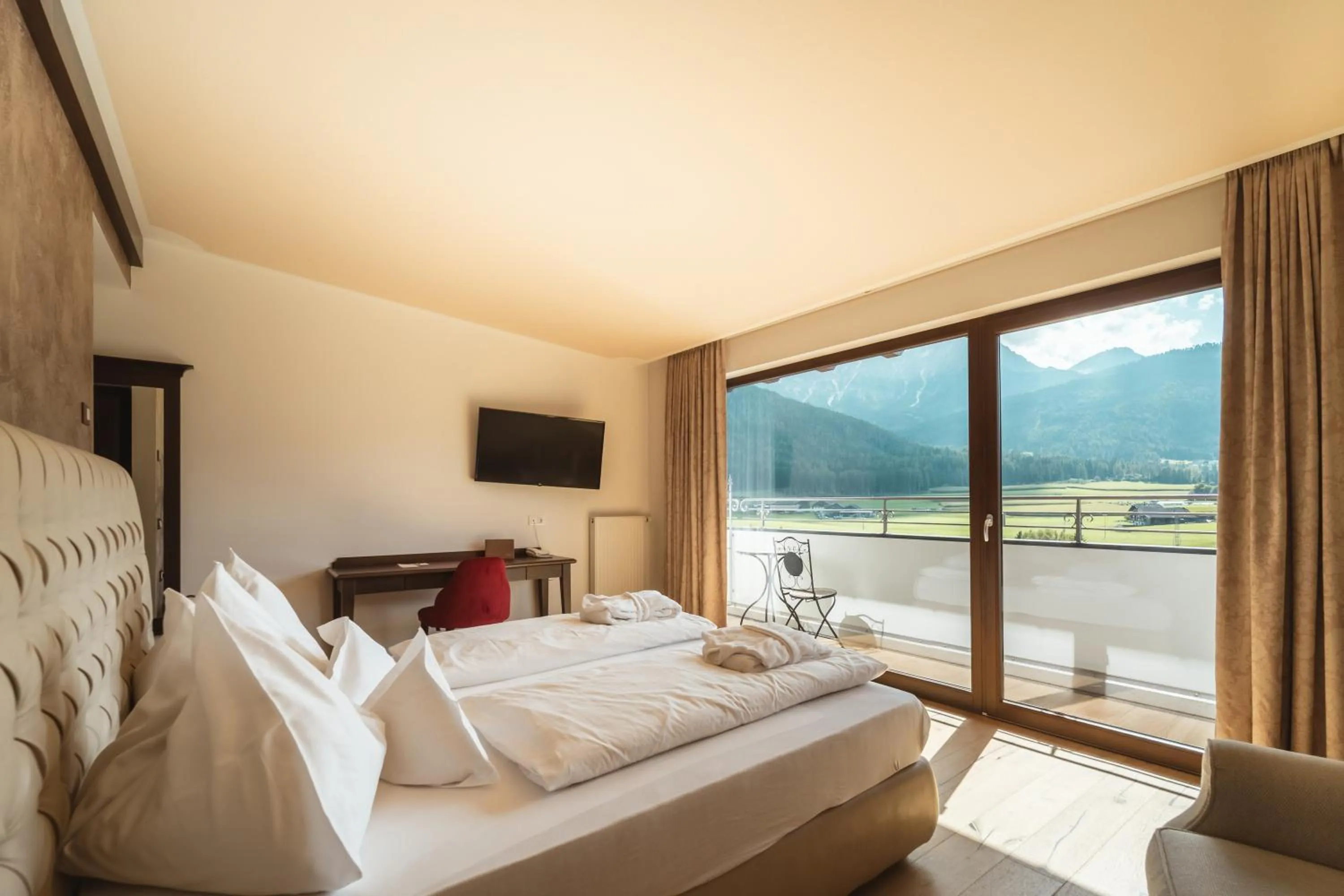 View (from property/room), Bed in Historic Hotel Alte Goste