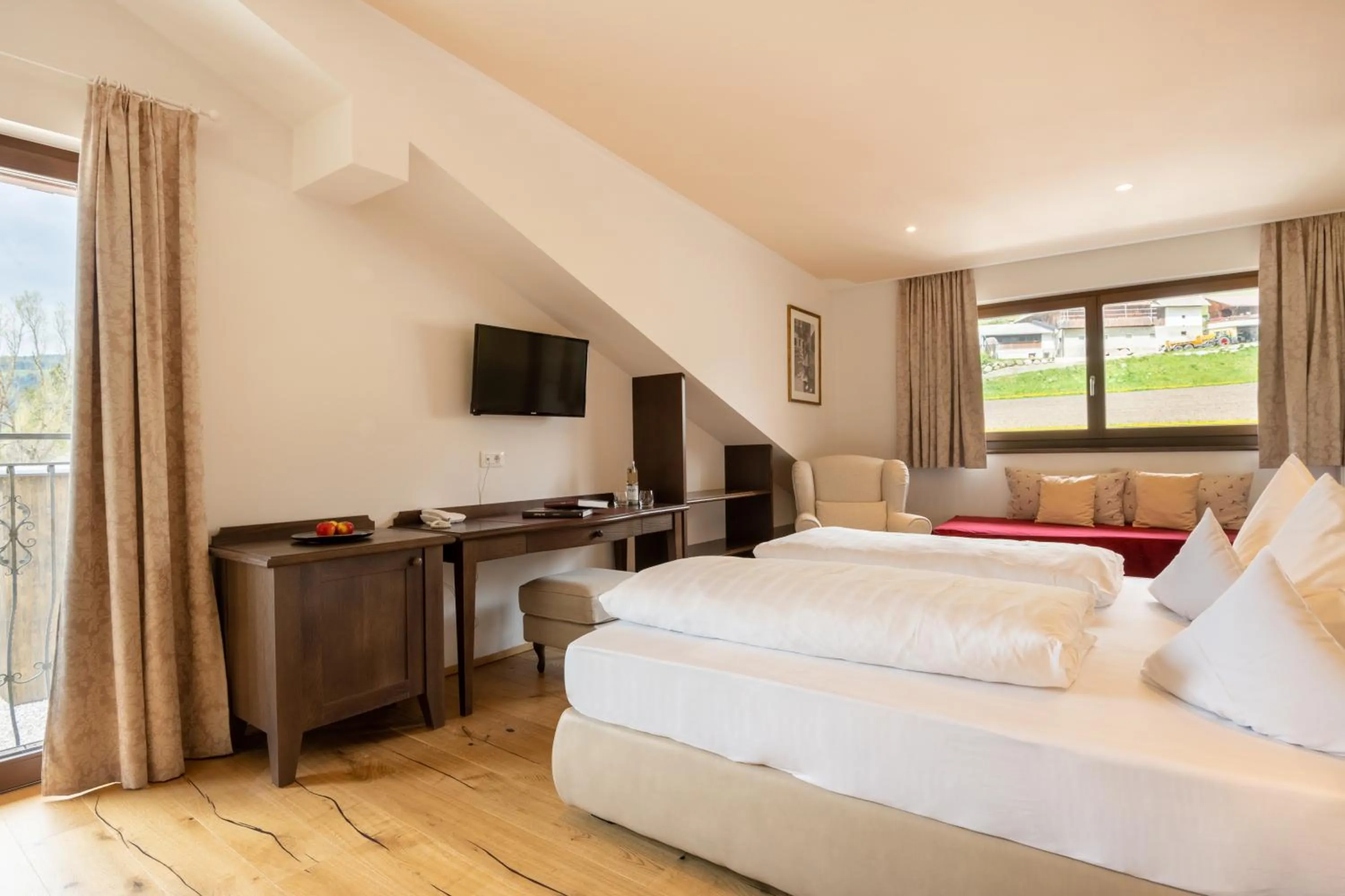 Photo of the whole room, Bed in Historic Hotel Alte Goste