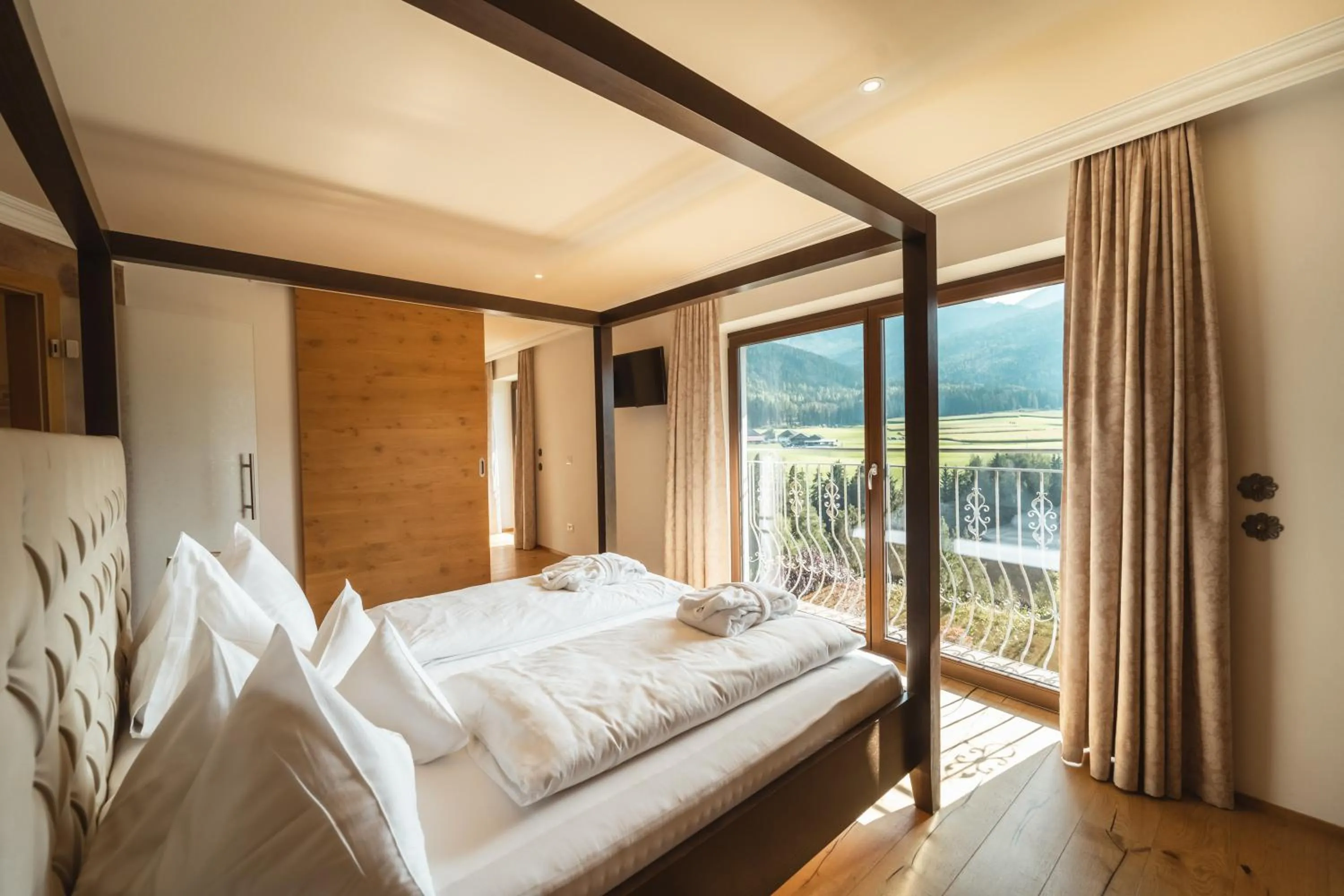 View (from property/room), Bed in Historic Hotel Alte Goste