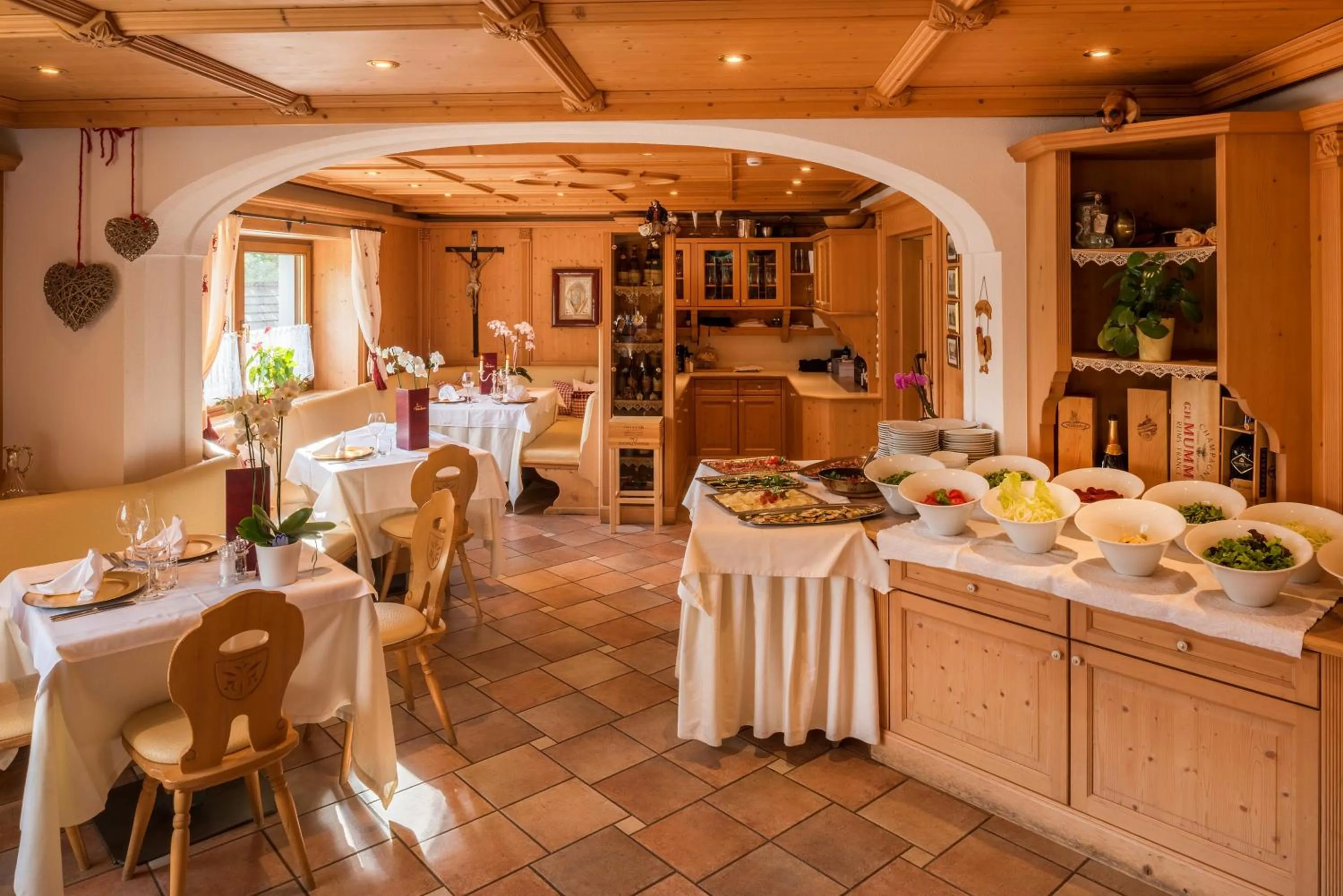 Restaurant/places to eat in Historic Hotel Alte Goste