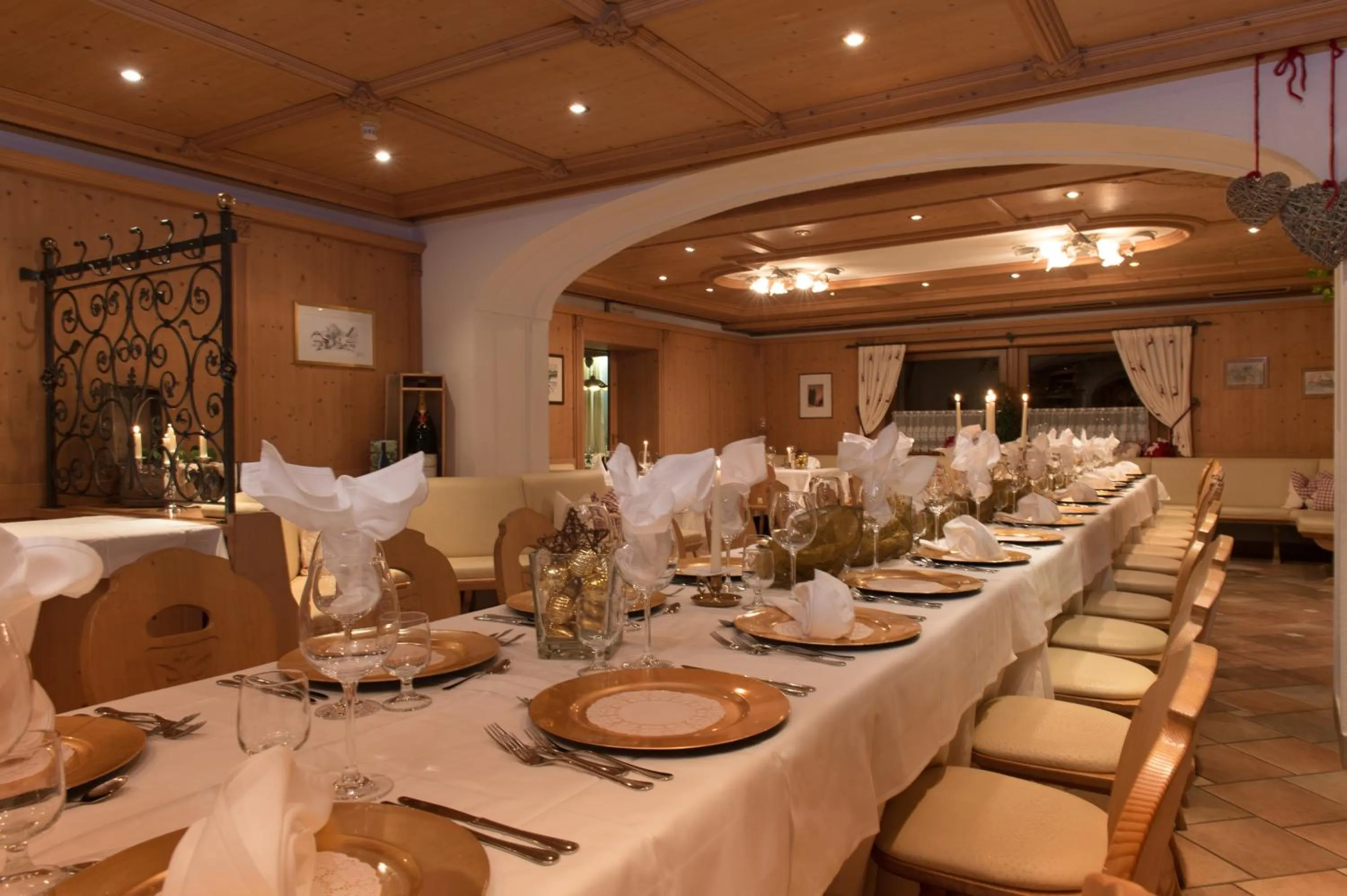 Restaurant/places to eat in Historic Hotel Alte Goste