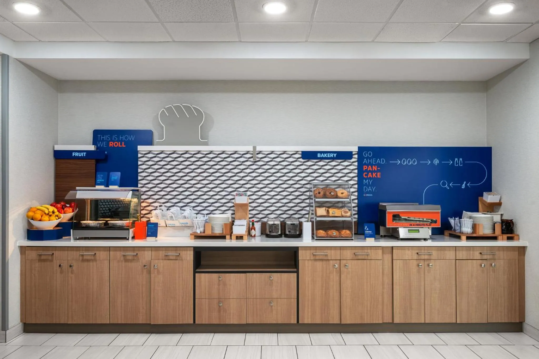 Breakfast in Holiday Inn Express & Suites Destin - Miramar Beach by IHG