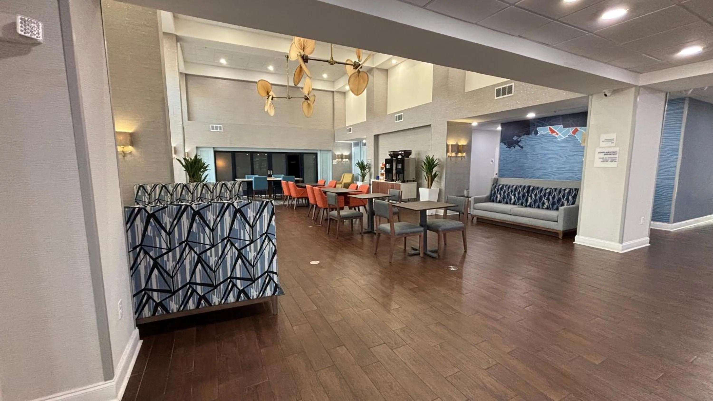 Breakfast in Holiday Inn Express & Suites Destin - Miramar Beach by IHG